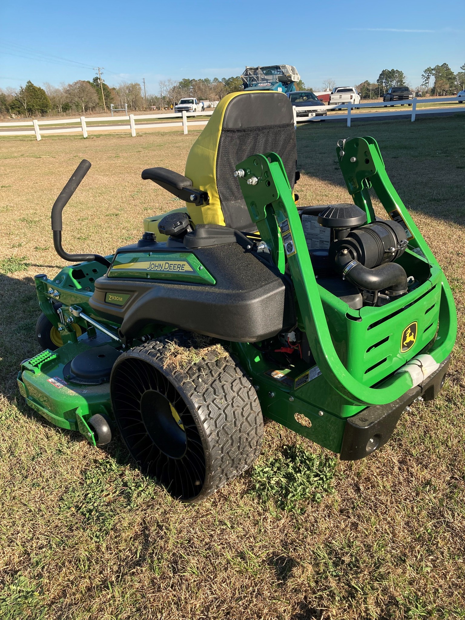 2025 John Deere Z930M Image 5