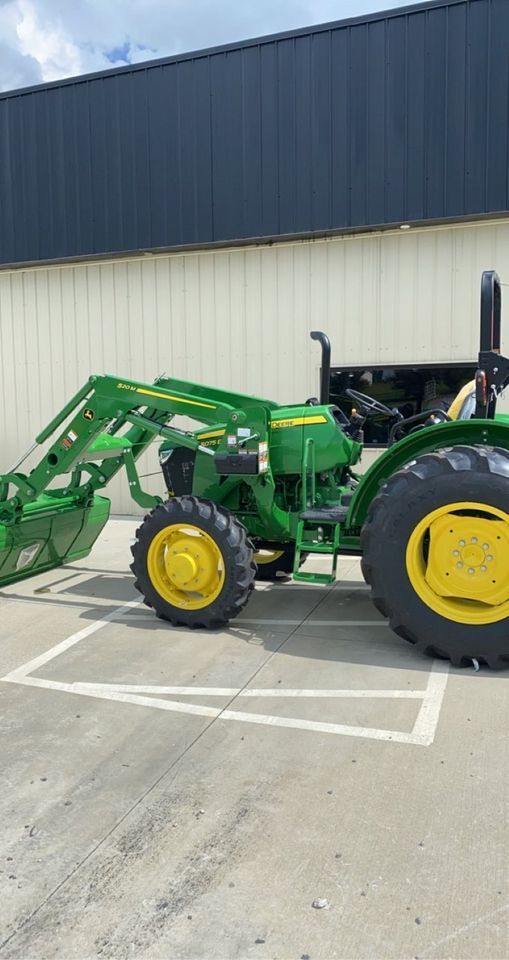 2023 John Deere 5075E Image 1
