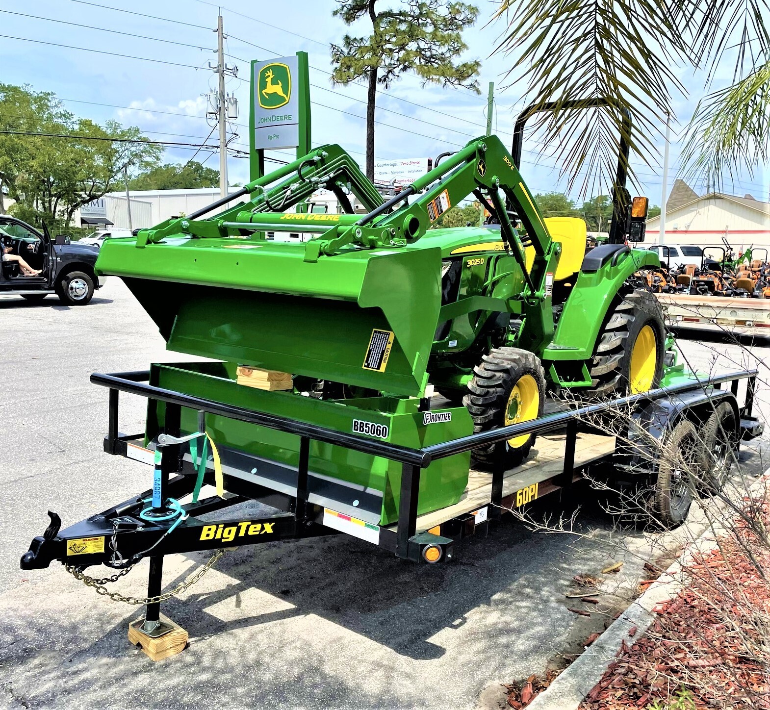 2023 John Deere 3025D Image 3