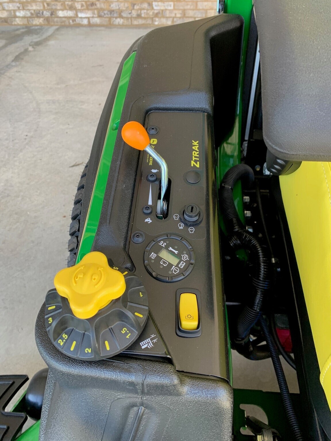 2025 John Deere Z994R Image 10