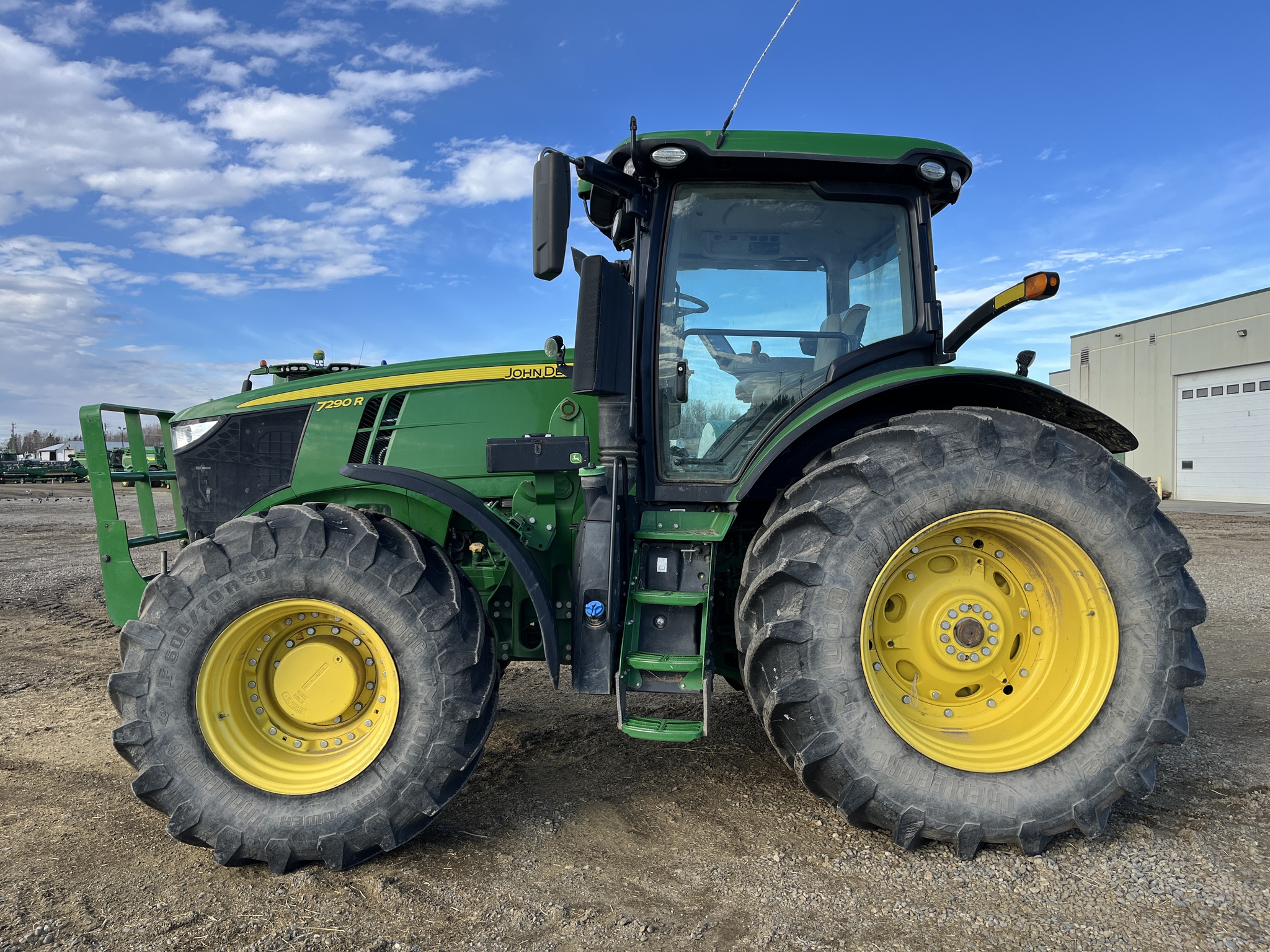 2019 John Deere 7290R Image 1