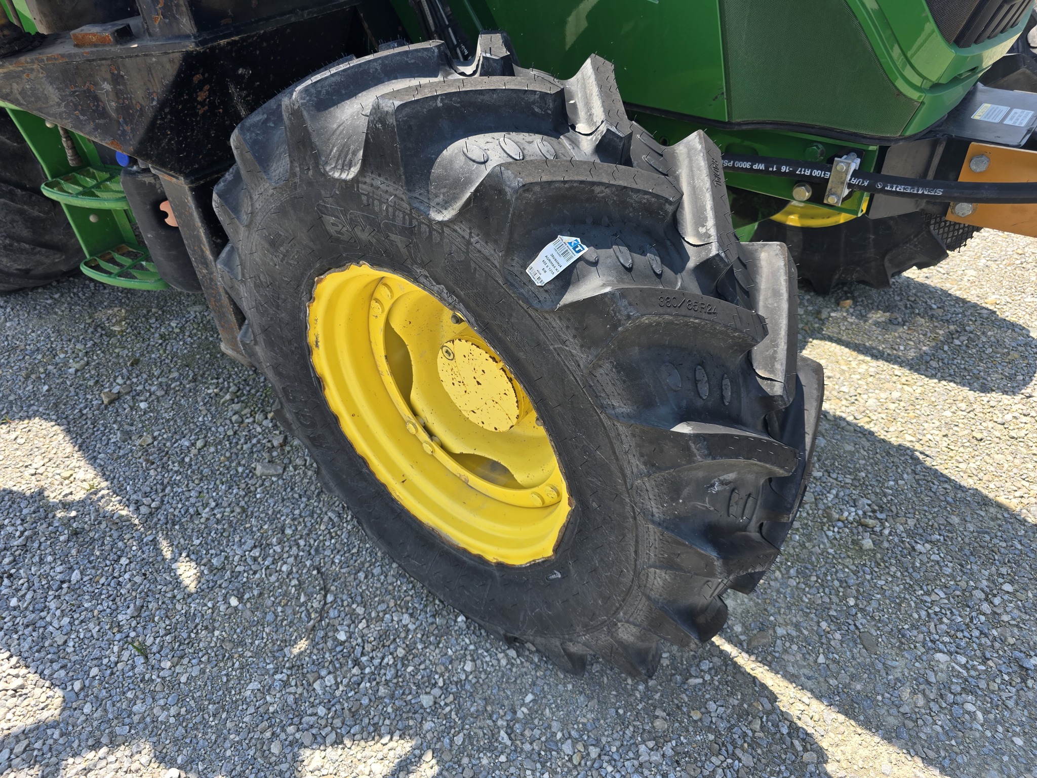 2018 John Deere 6110M Image 24