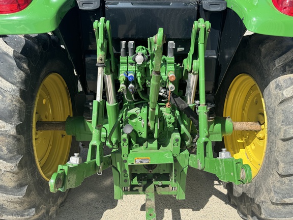 2020 John Deere 6120M-15