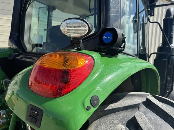 2020 John Deere 6120M-22