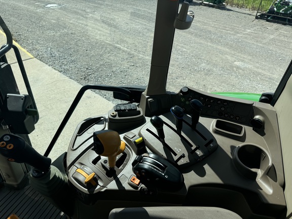 2020 John Deere 6120M-28