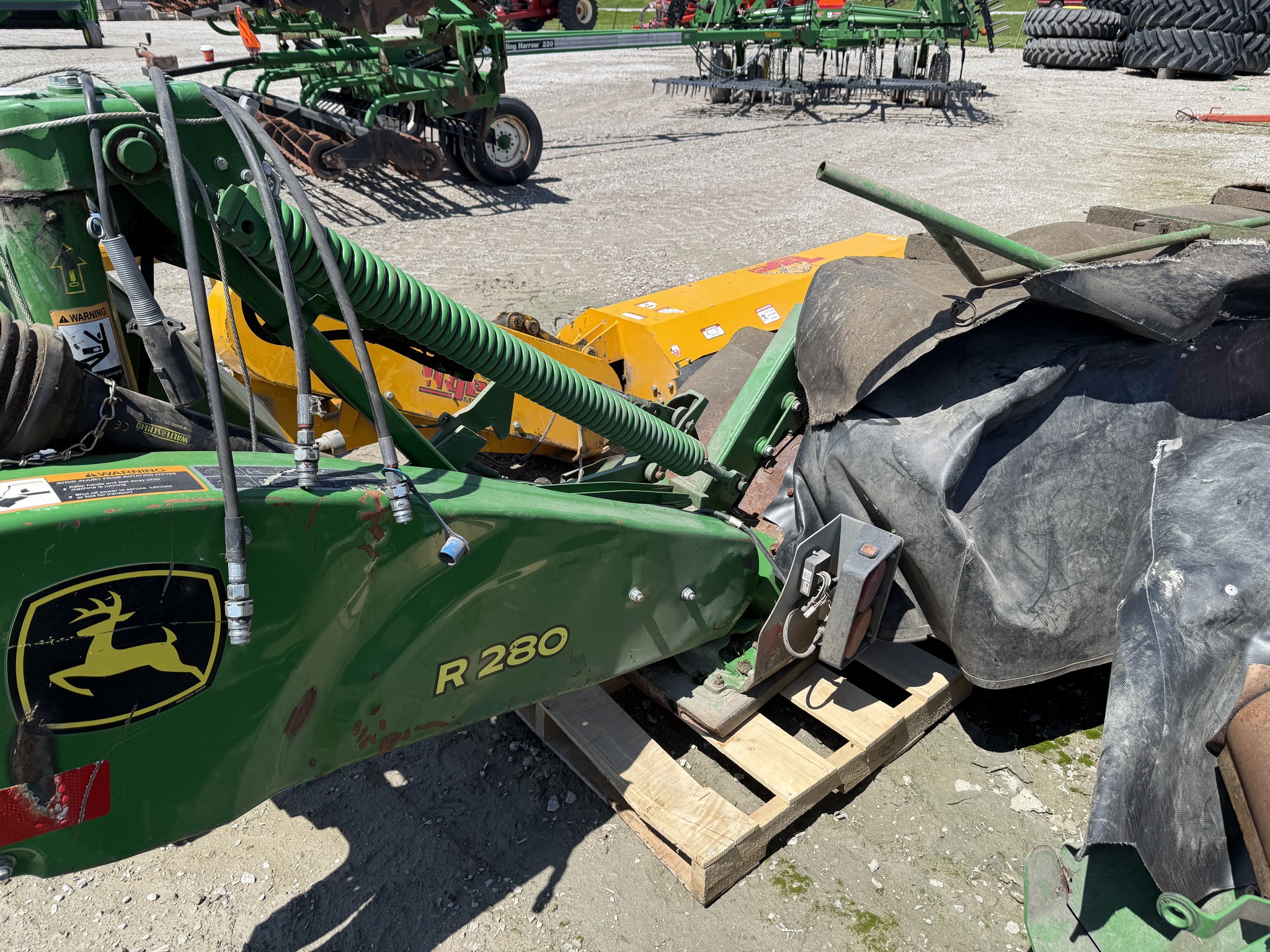 2015 John Deere R280 Image 2