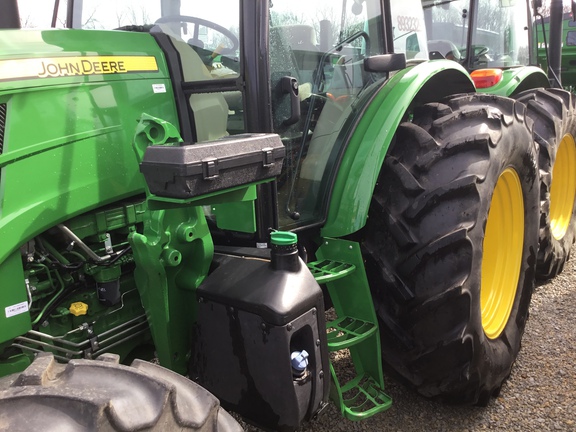 2021 John Deere 6120E Picture 9 2021 John Deere 6120E-9