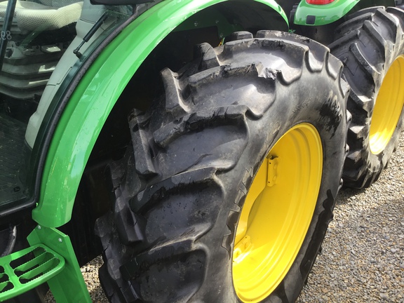 2021 John Deere 6120E Picture 8 2021 John Deere 6120E-8