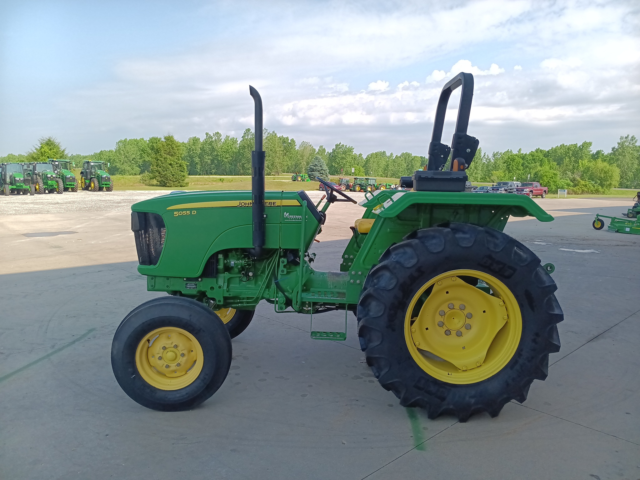 2014 John Deere 5055D Image 4