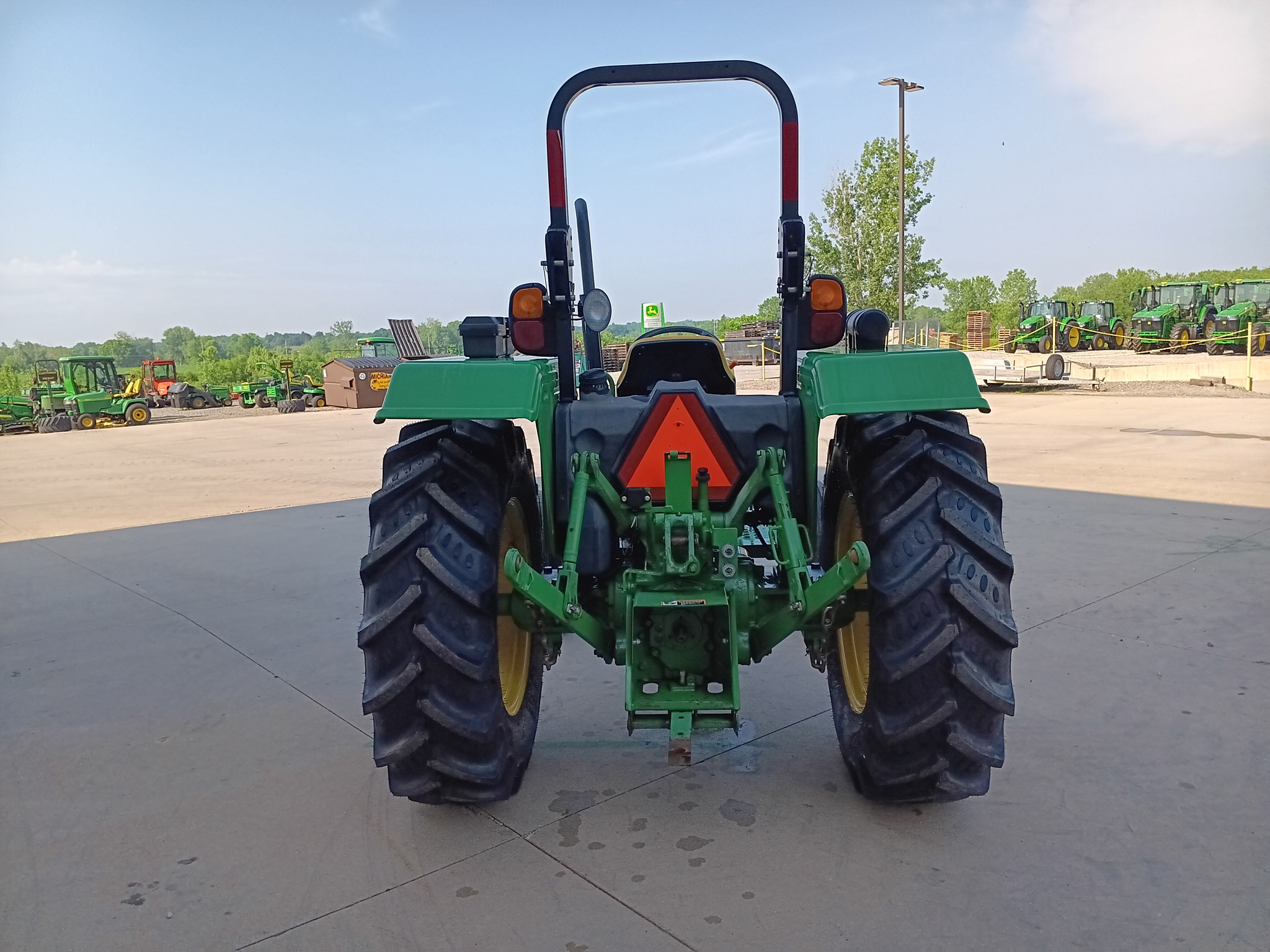 2014 John Deere 5055D Image 9