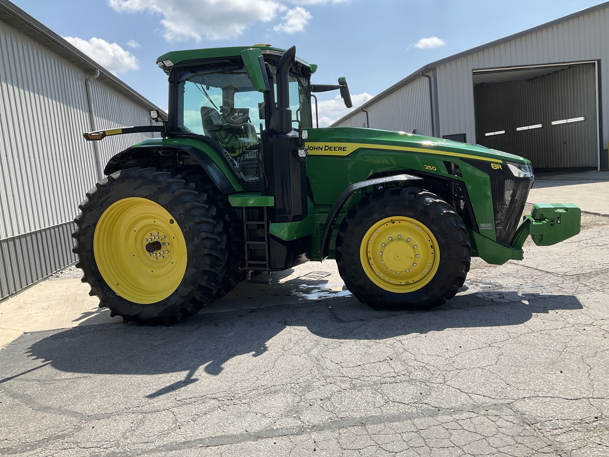 2024 John Deere 8R 250 Image 20