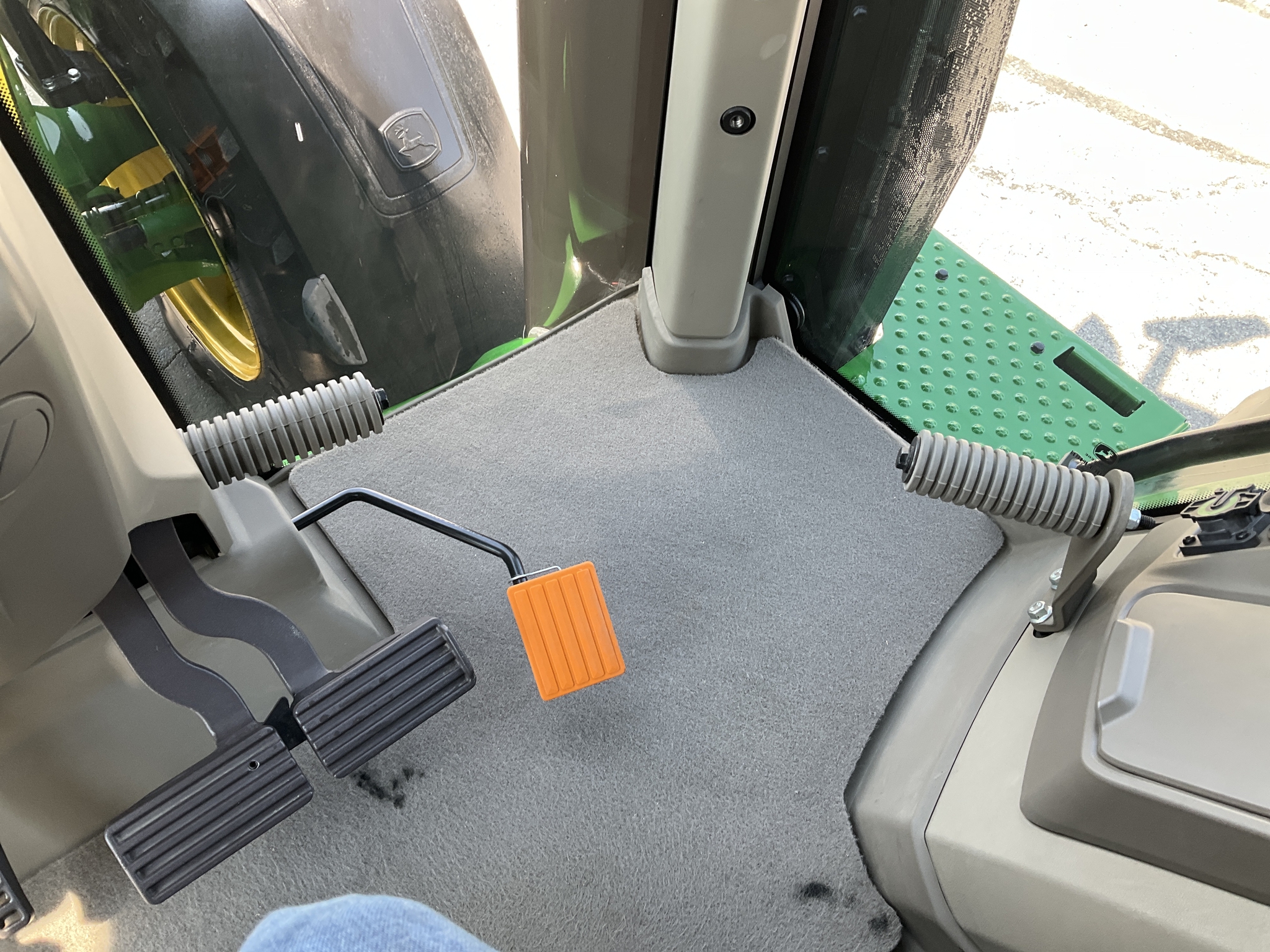 2024 John Deere 8R 250 Image 24