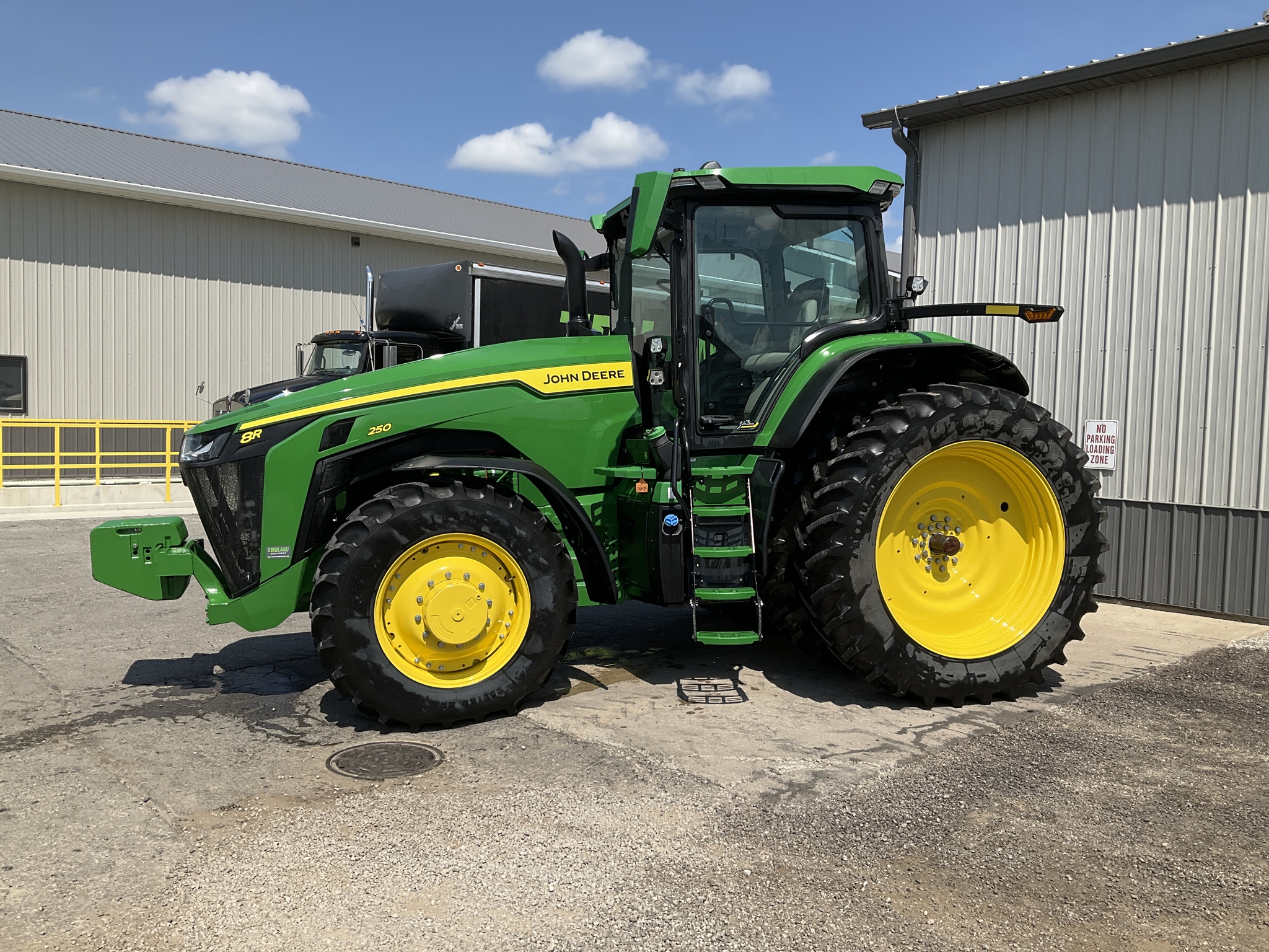 2024 John Deere 8R 250 Image 29