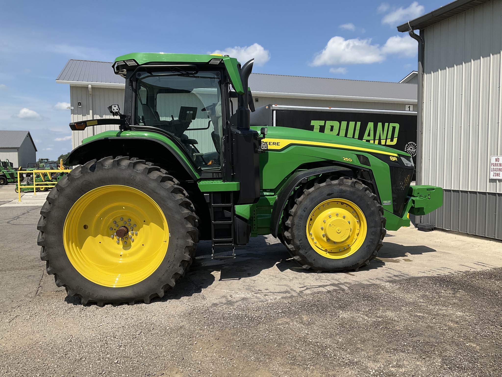 2024 John Deere 8R 250 Image 35