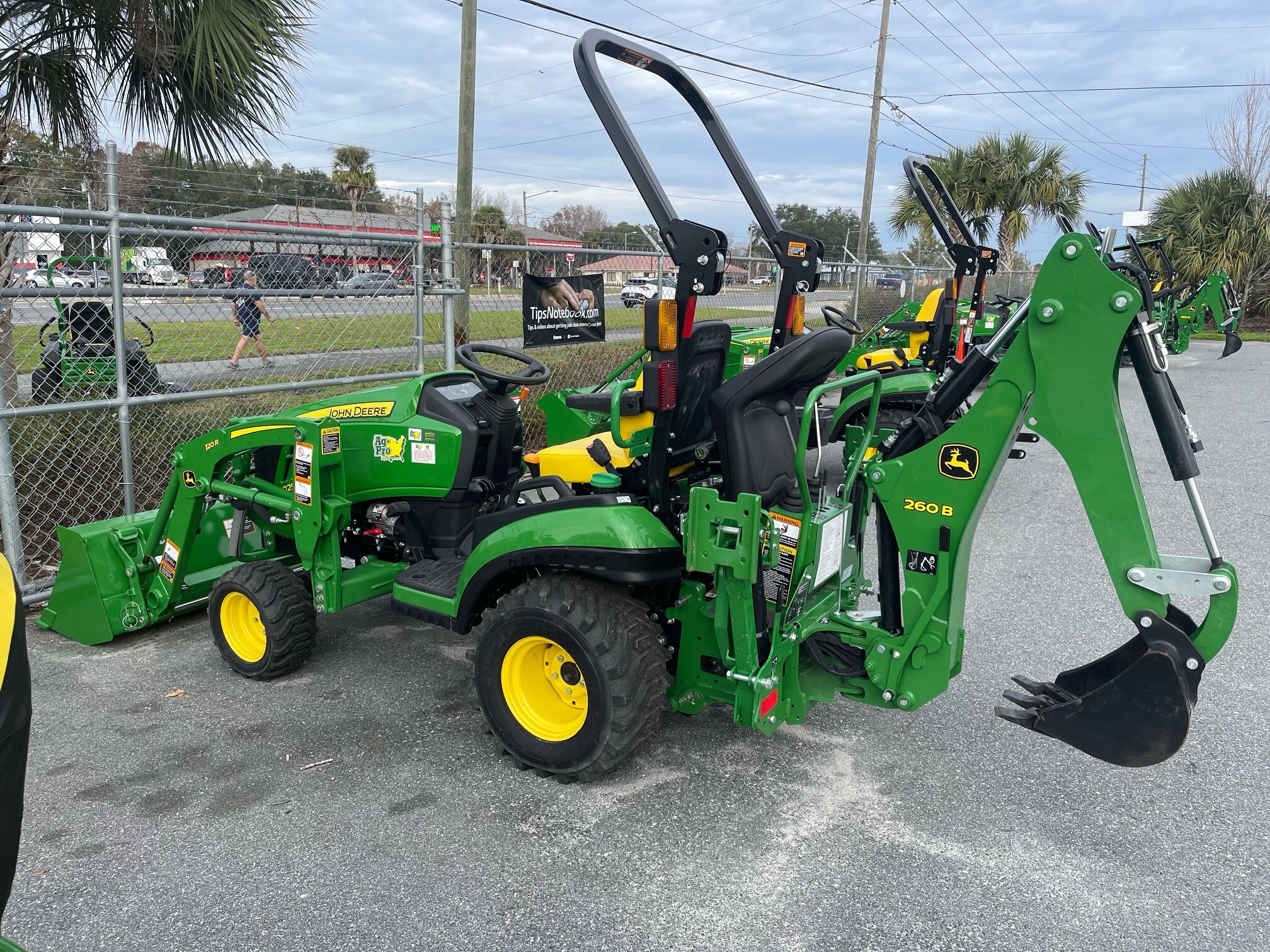 2023 John Deere 1025R Image 2