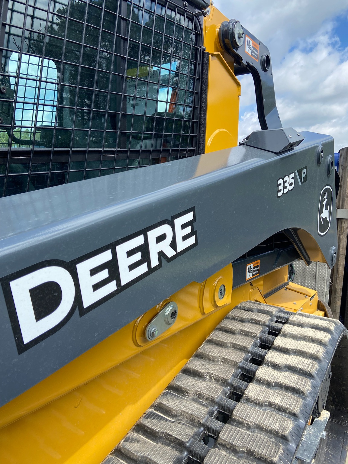 2024 John Deere 335 P Image 3