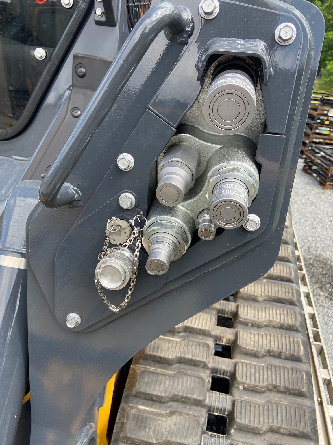 2024 John Deere 335 P Image 10