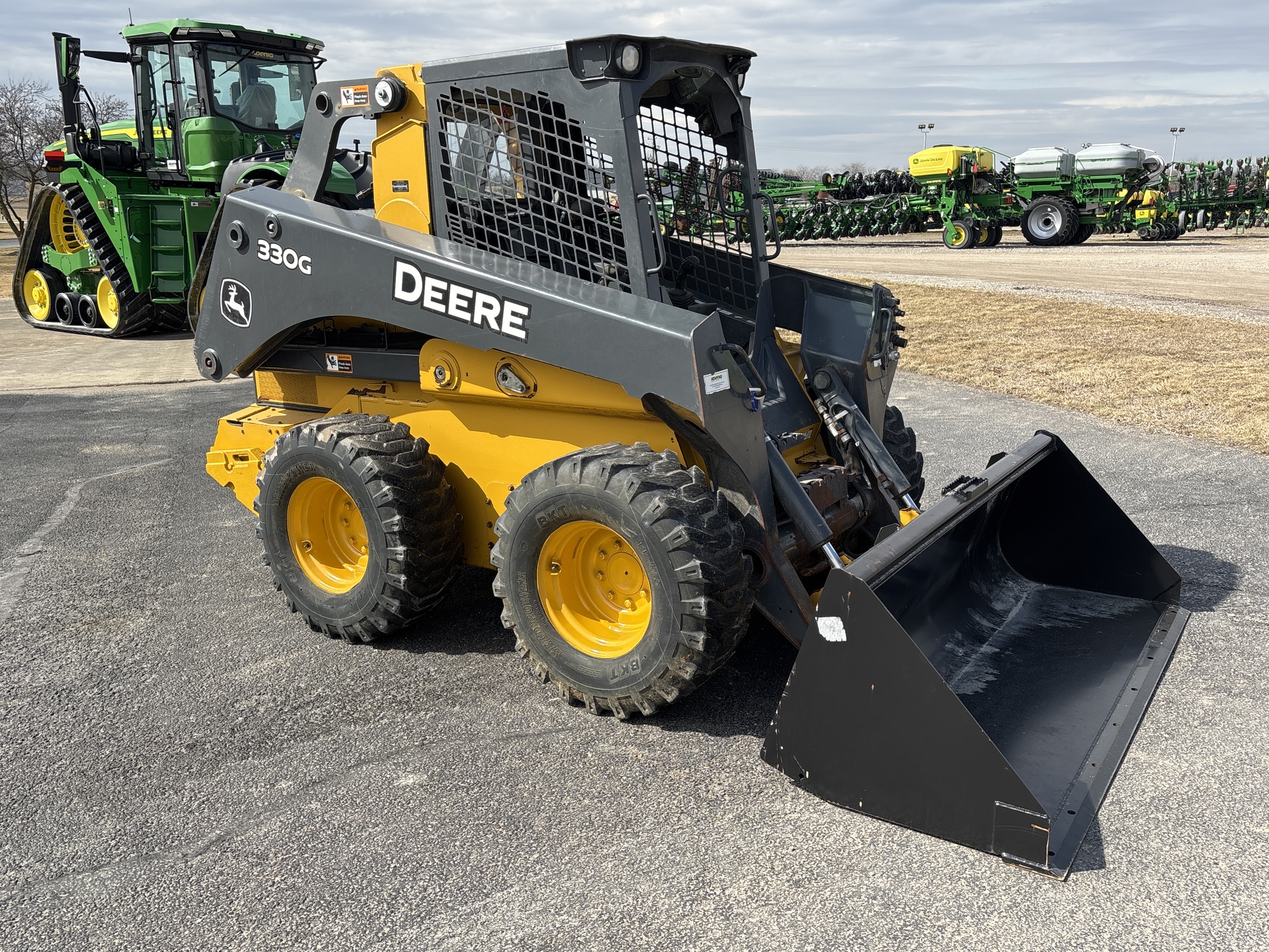Used 2019 John Deere 330G Skid Steer Loaders at Koenig Equipment in Richmond, IN - PhotoXL6