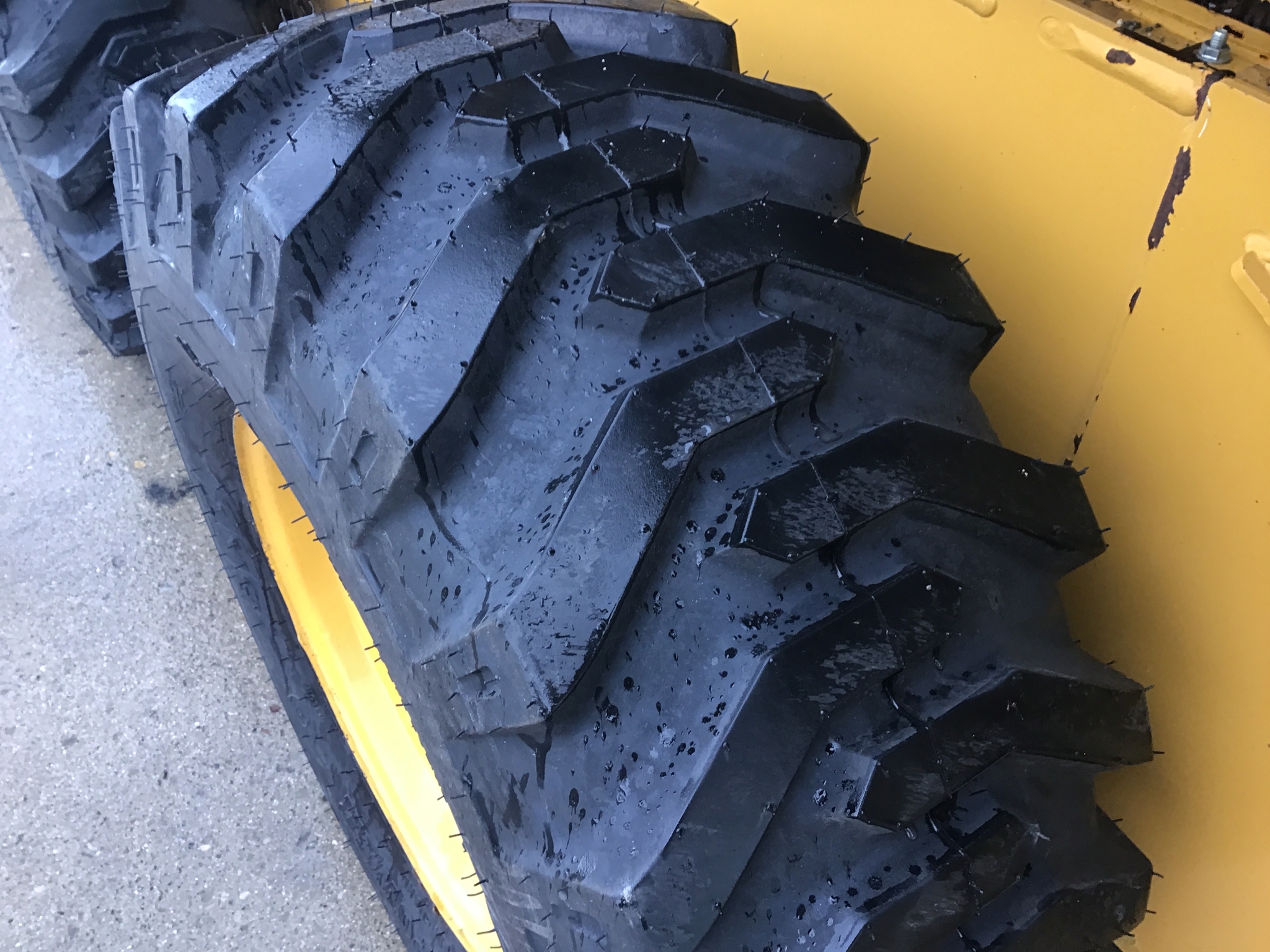 Used 2019 John Deere 330G Skid Steer Loaders at Koenig Equipment in Richmond, IN - PhotoXL16