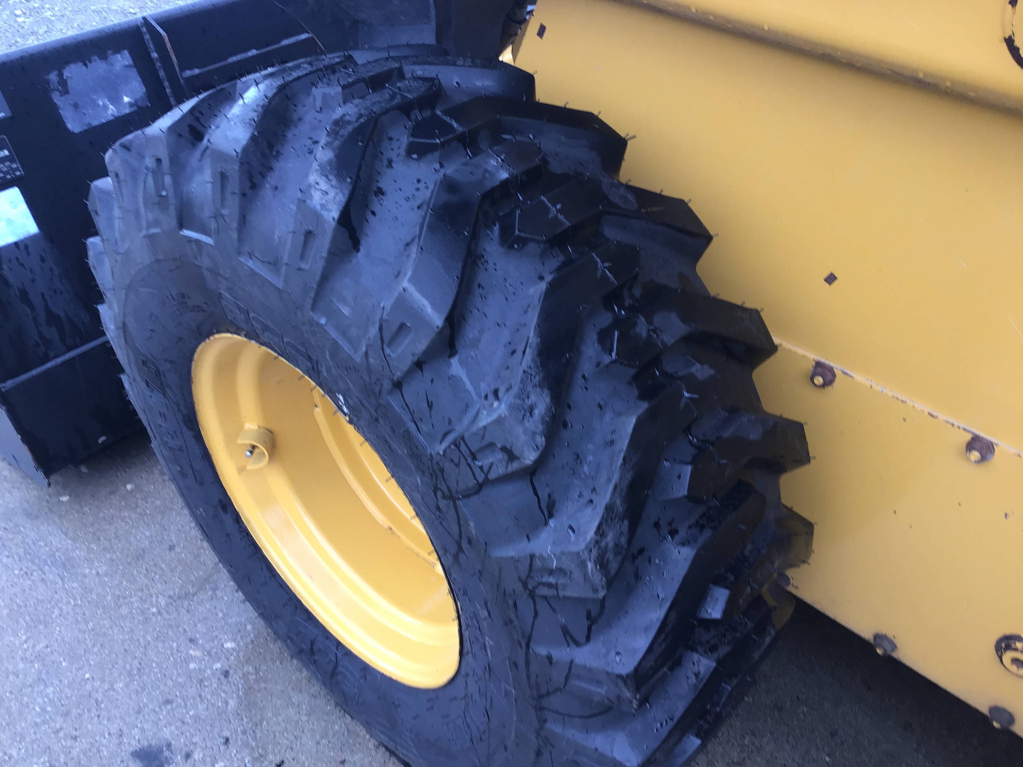 Used 2019 John Deere 330G Skid Steer Loaders at Koenig Equipment in Richmond, IN - PhotoXL17