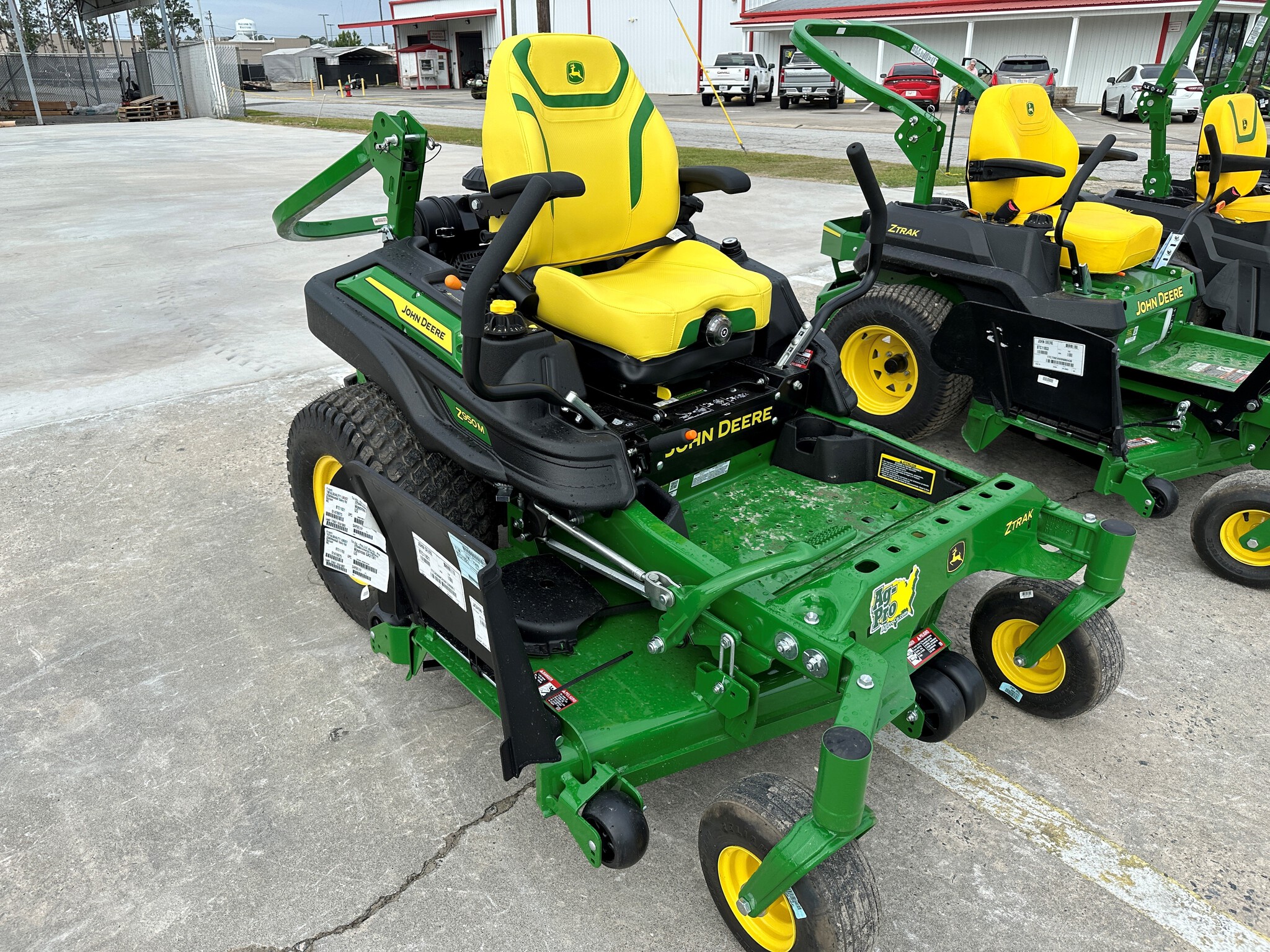 2025 John Deere Z950M Image 5