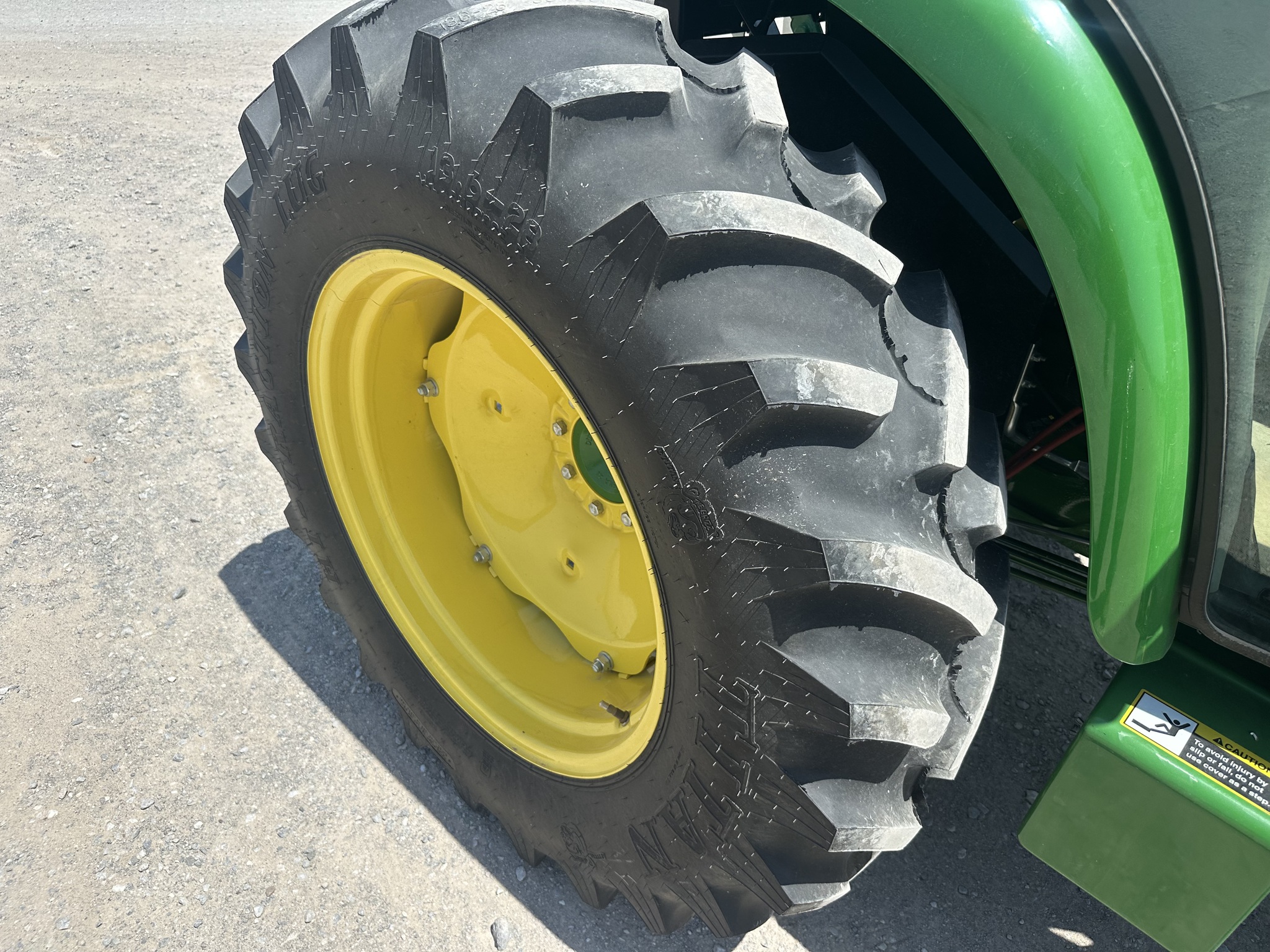 2023 John Deere 4066R Image 17