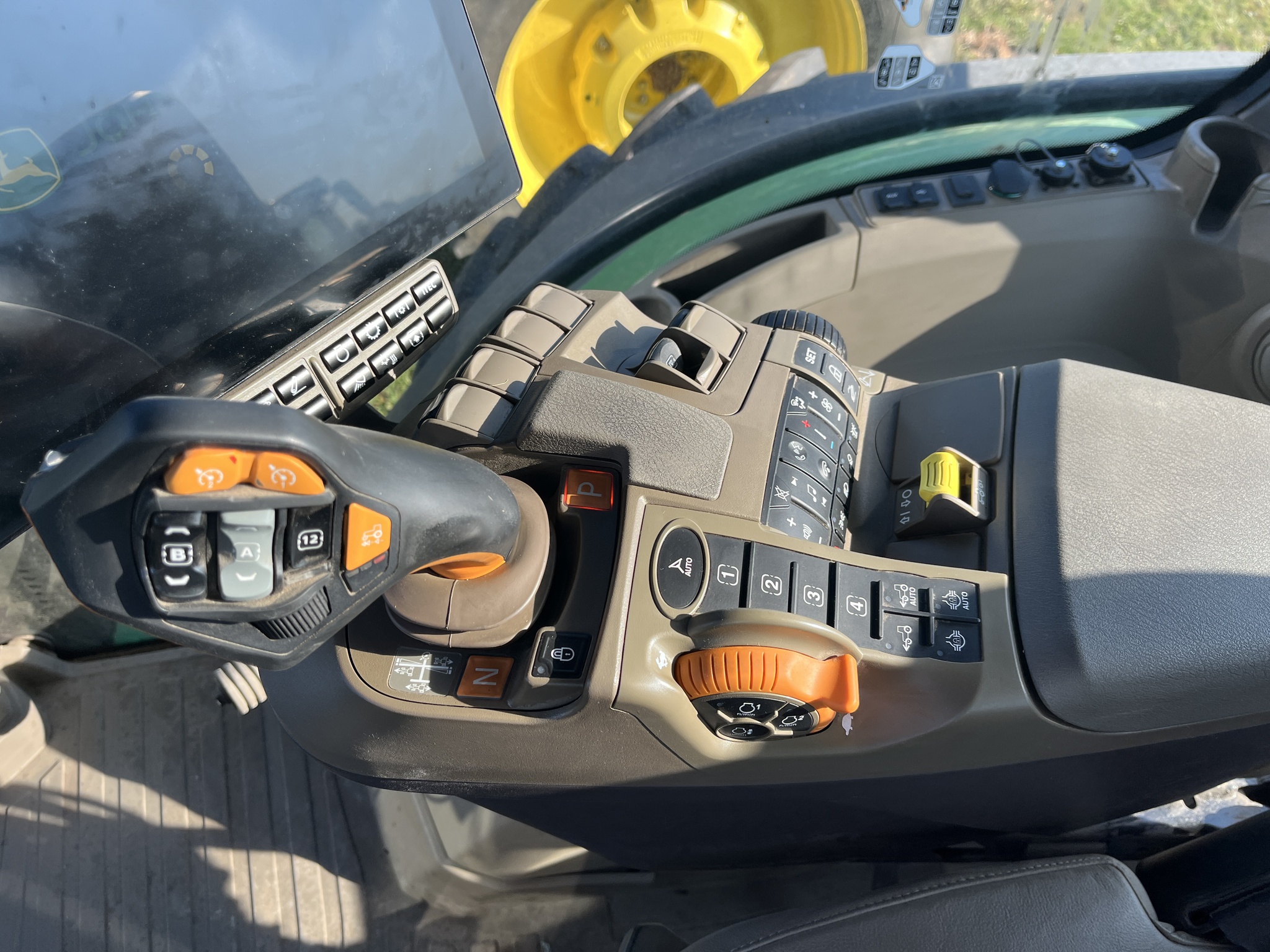  2024 John Deere 8R 370 at Heritage Tractor in Monmouth, IL
