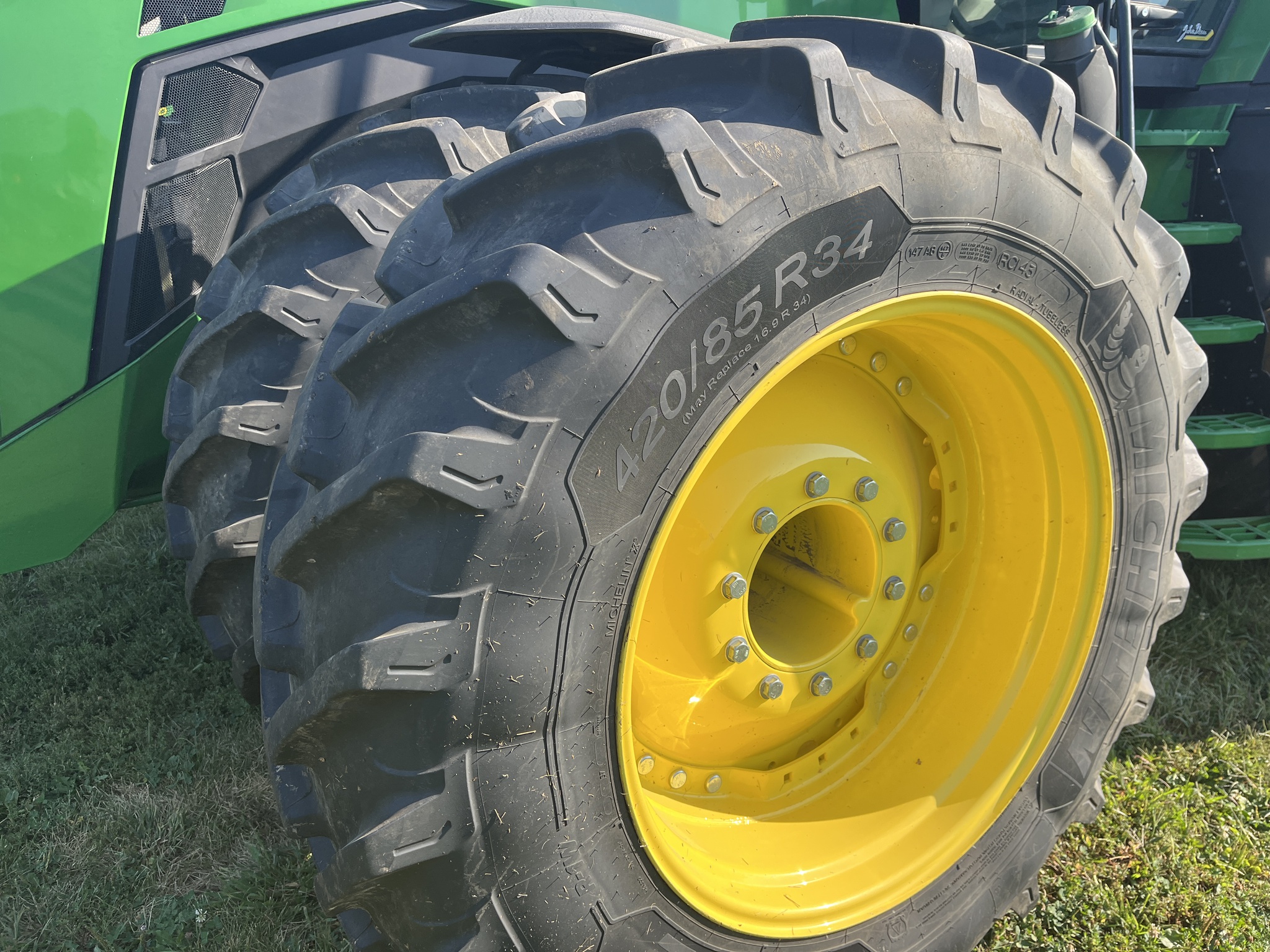  2024 John Deere 8R 370 at Heritage Tractor in Monmouth, IL