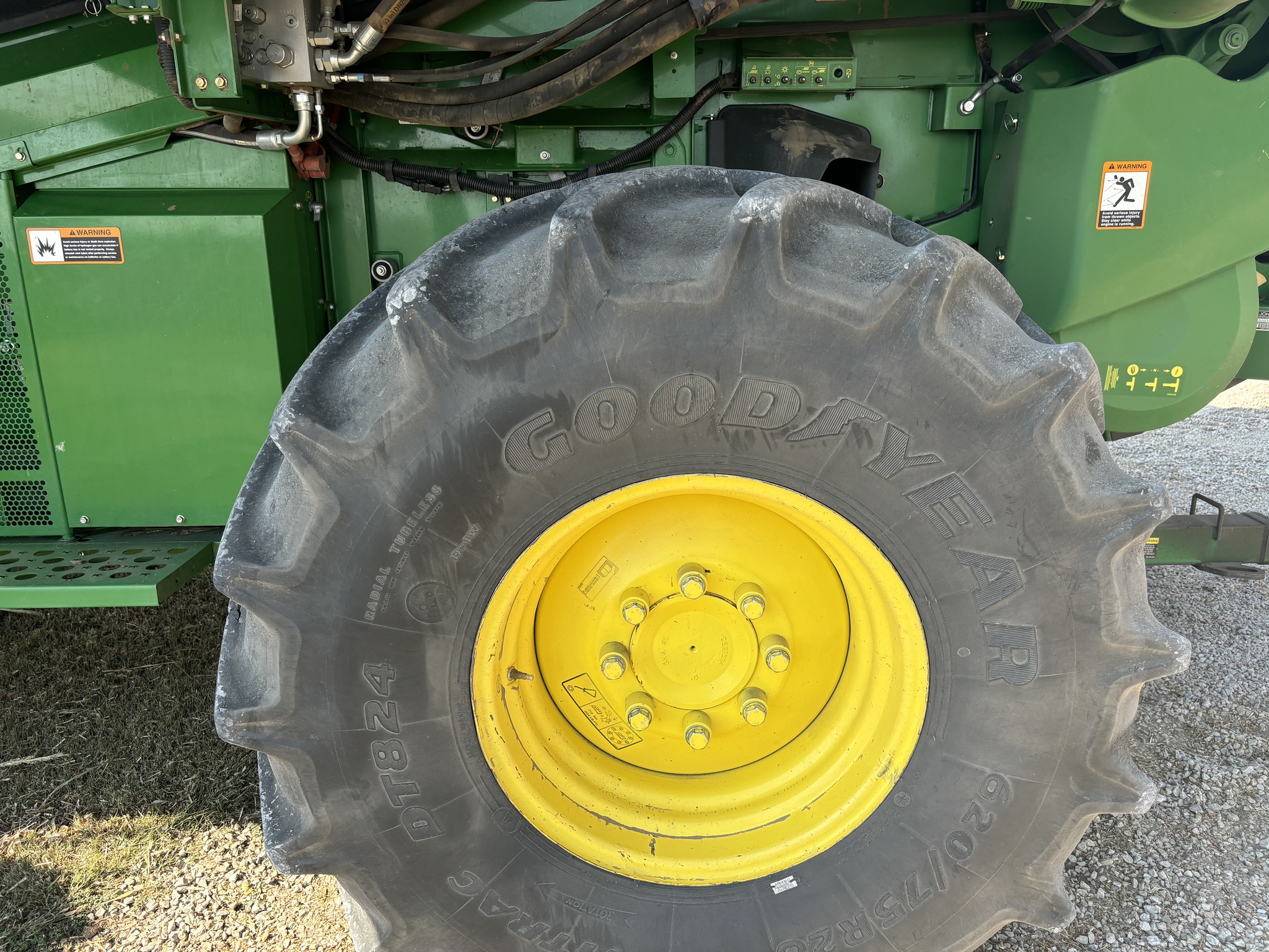 2013 John Deere S680 Image 7