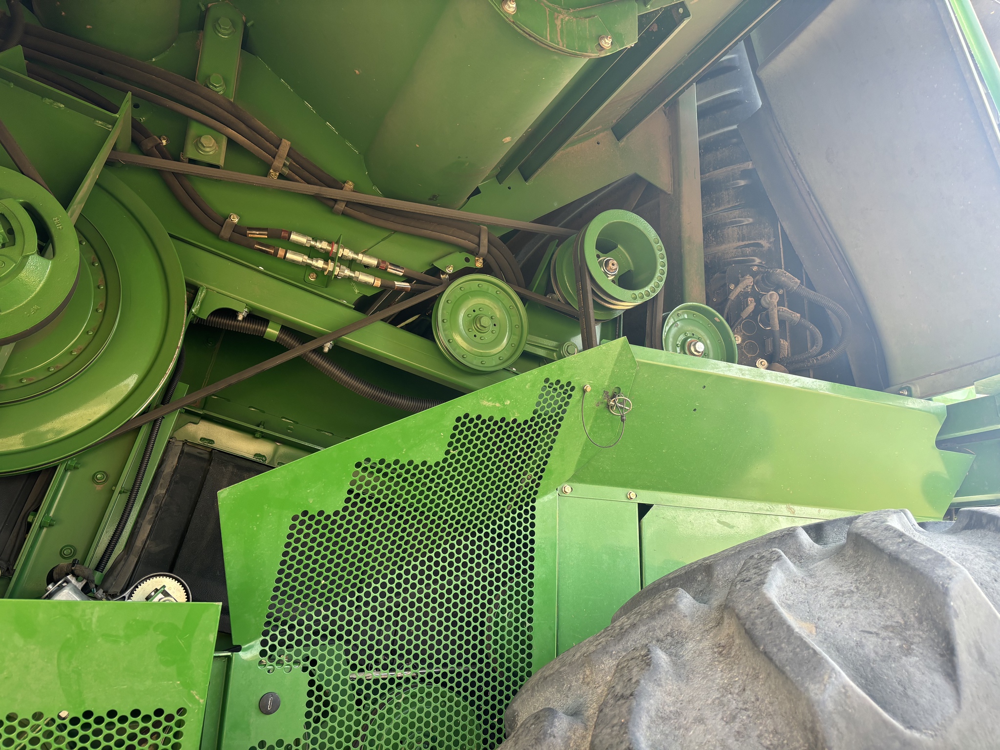 2013 John Deere S680 Image 16