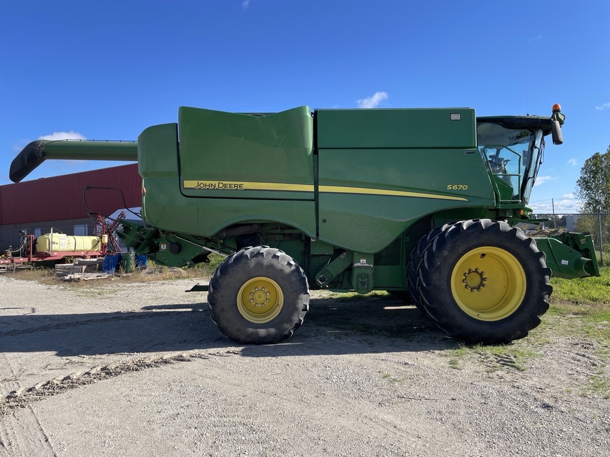 2014 John Deere S670 Image 1