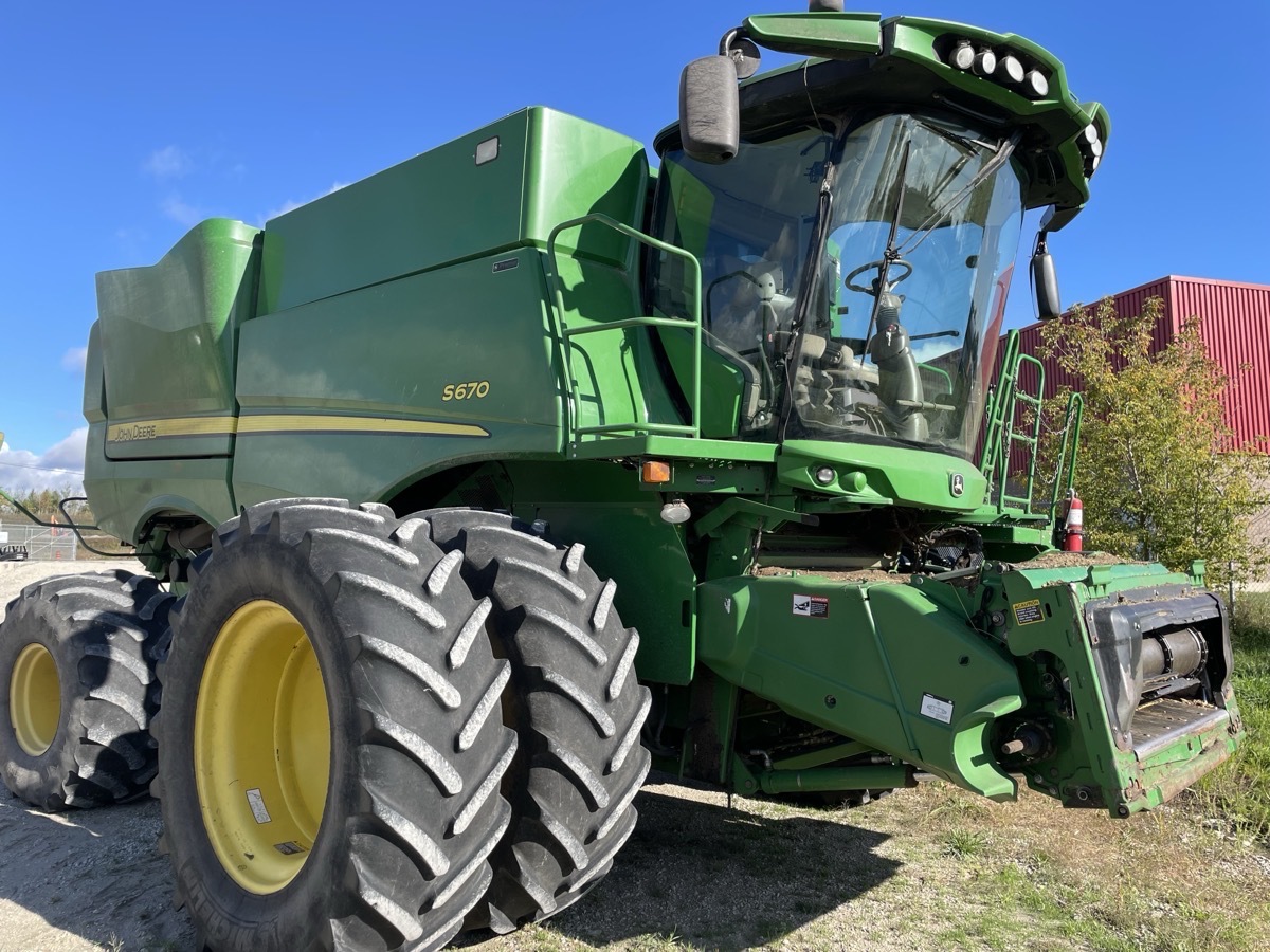 2014 John Deere S670 Image 4