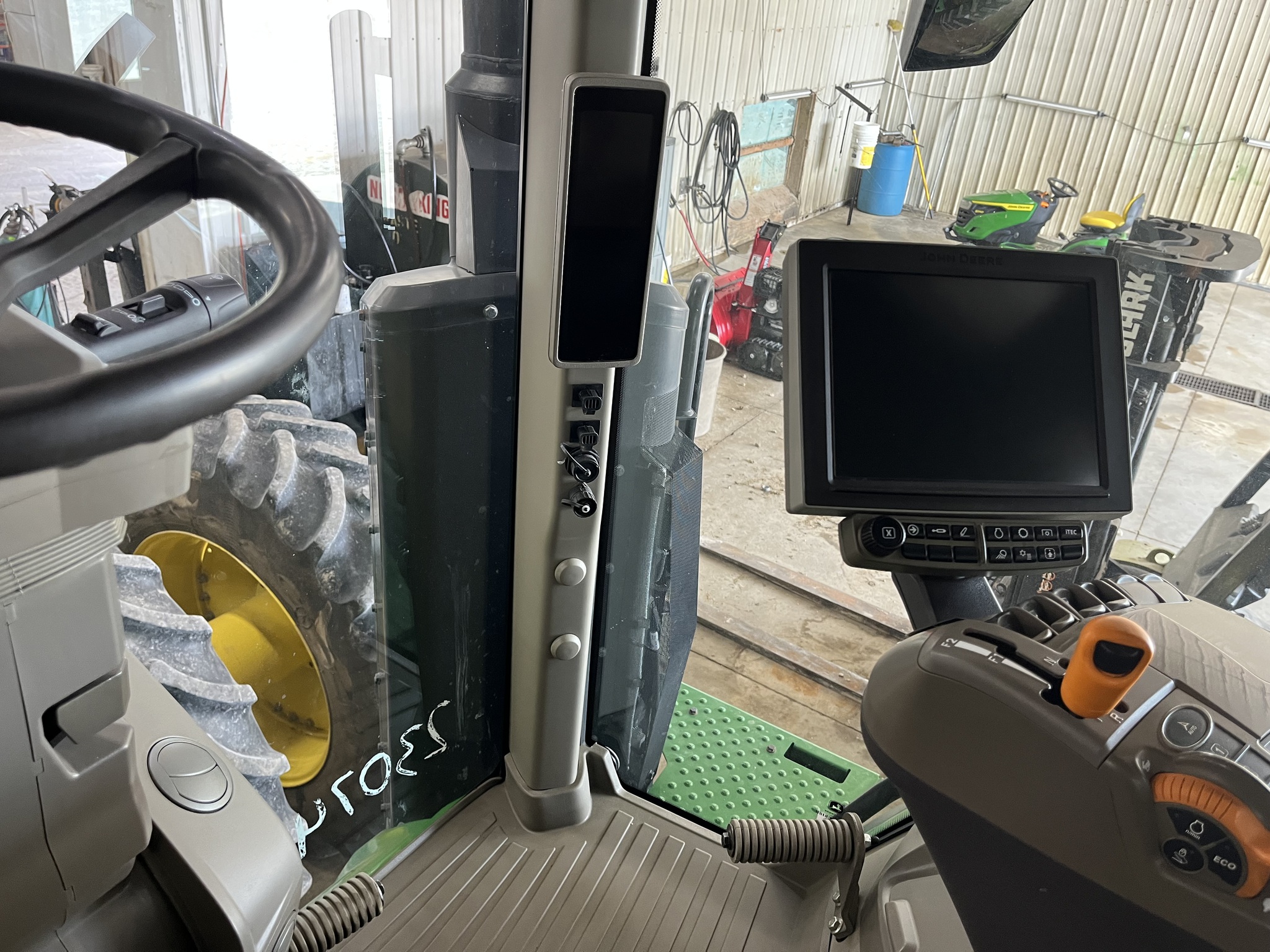 2023 John Deere 8R 370 Image 15