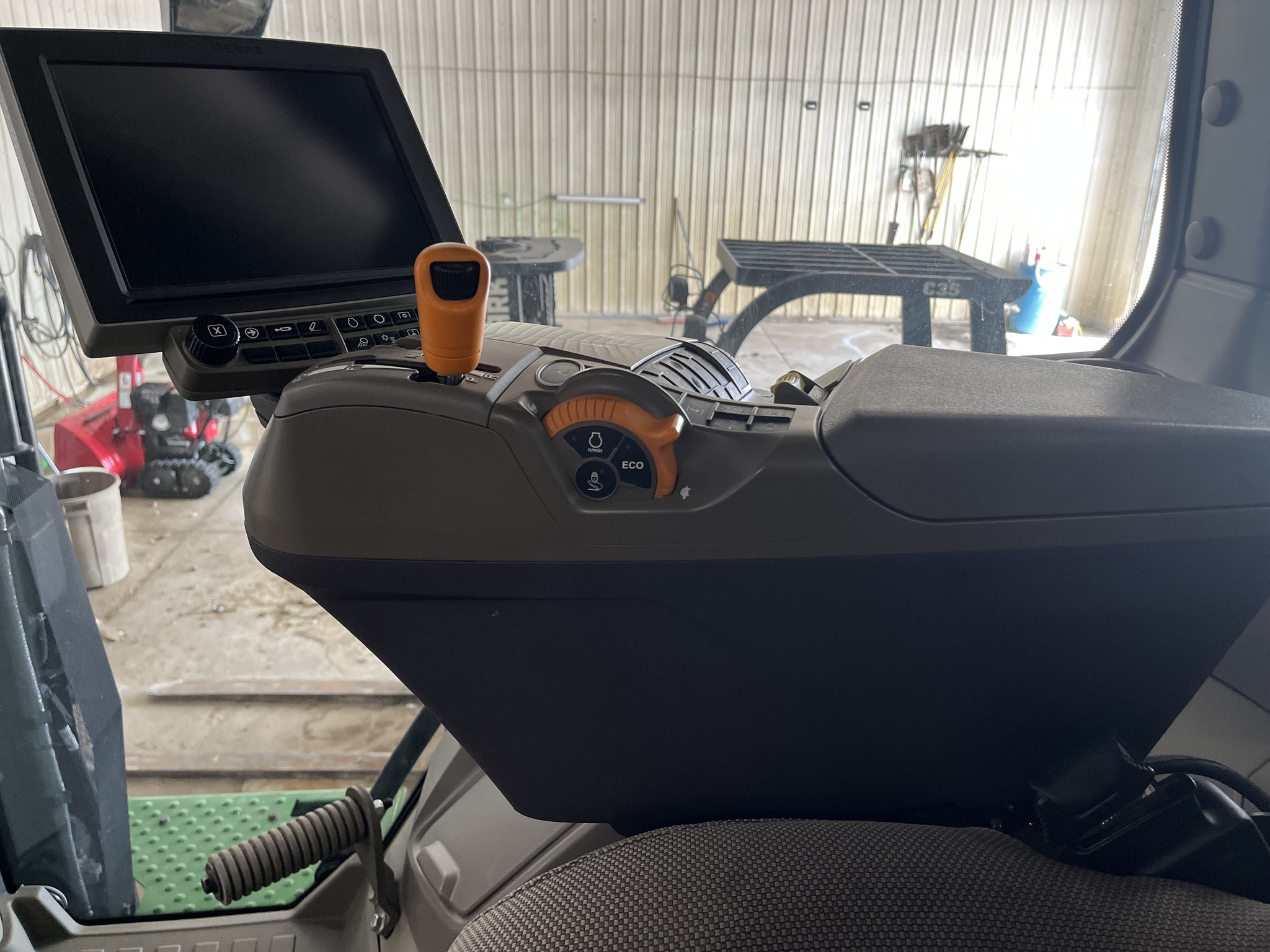 2023 John Deere 8R 370 Image 18