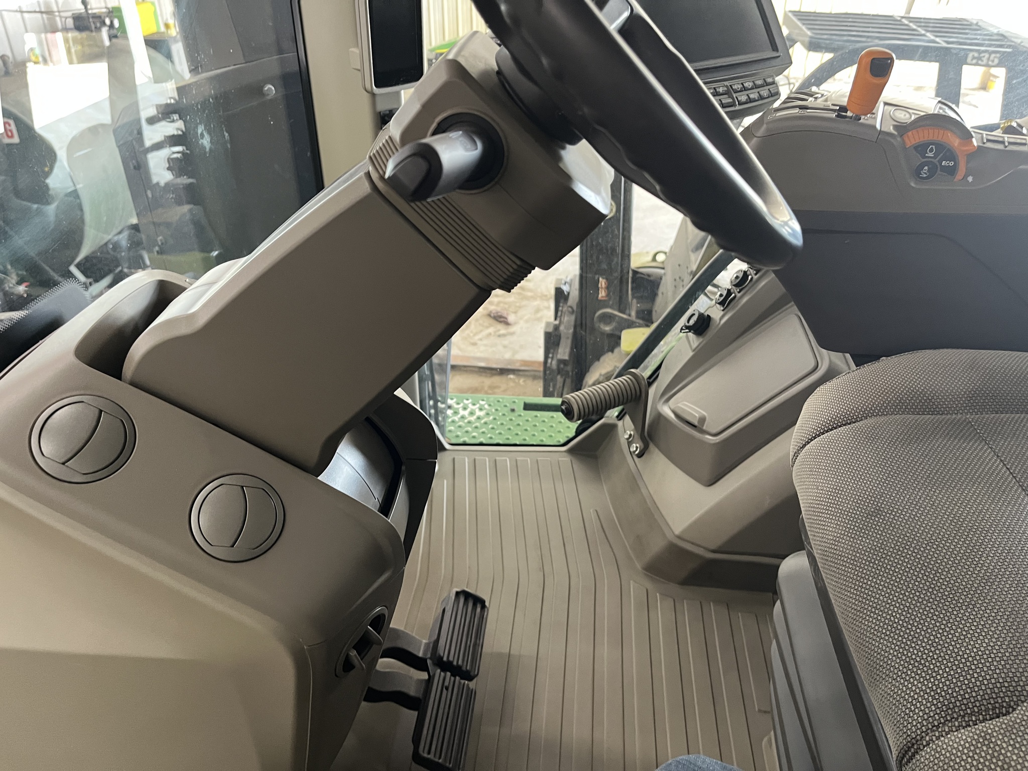 2023 John Deere 8R 370 Image 19