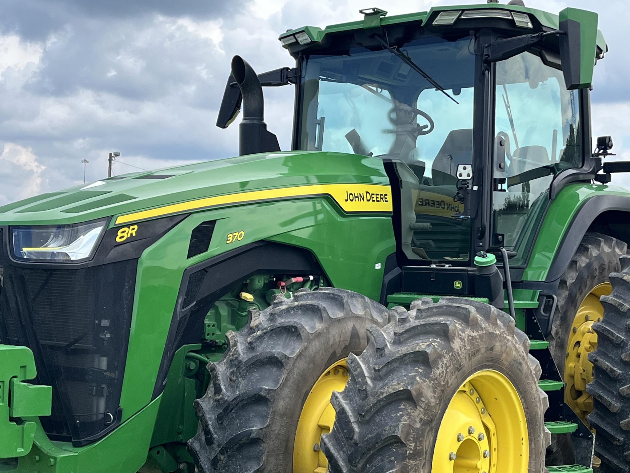 2023 John Deere 8R 370 Image 8