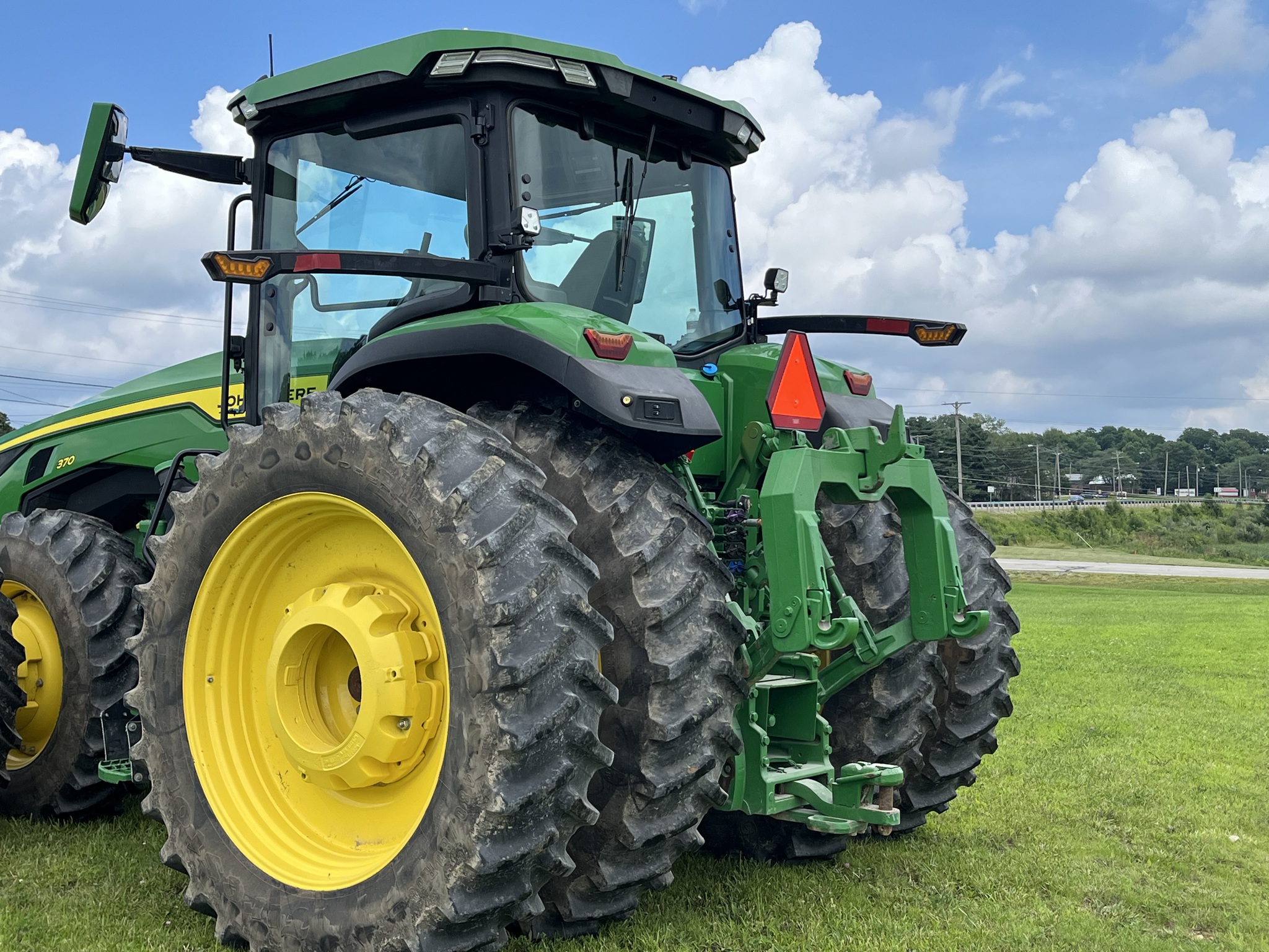 2023 John Deere 8R 370 Image 6