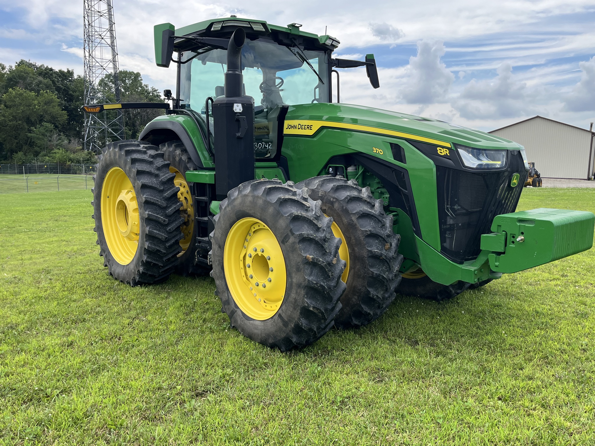 2023 John Deere 8R 370 Image 2