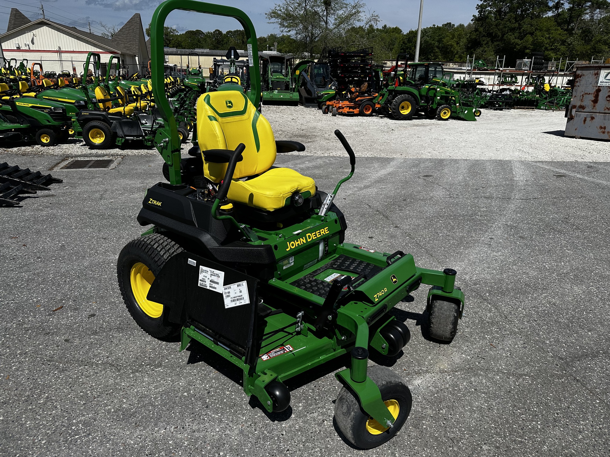 2025 John Deere Z740R Image 3