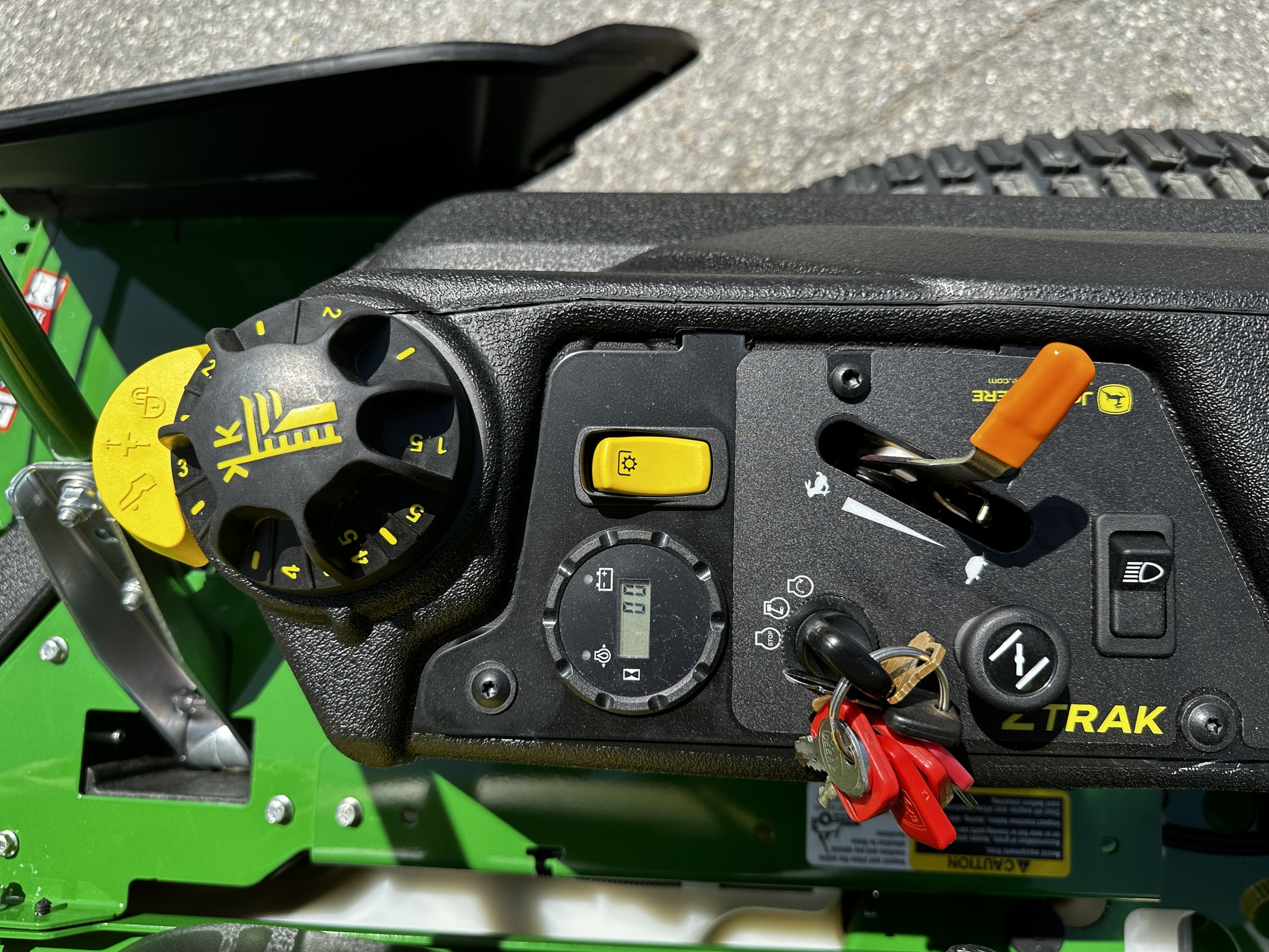 2025 John Deere Z740R Image 10
