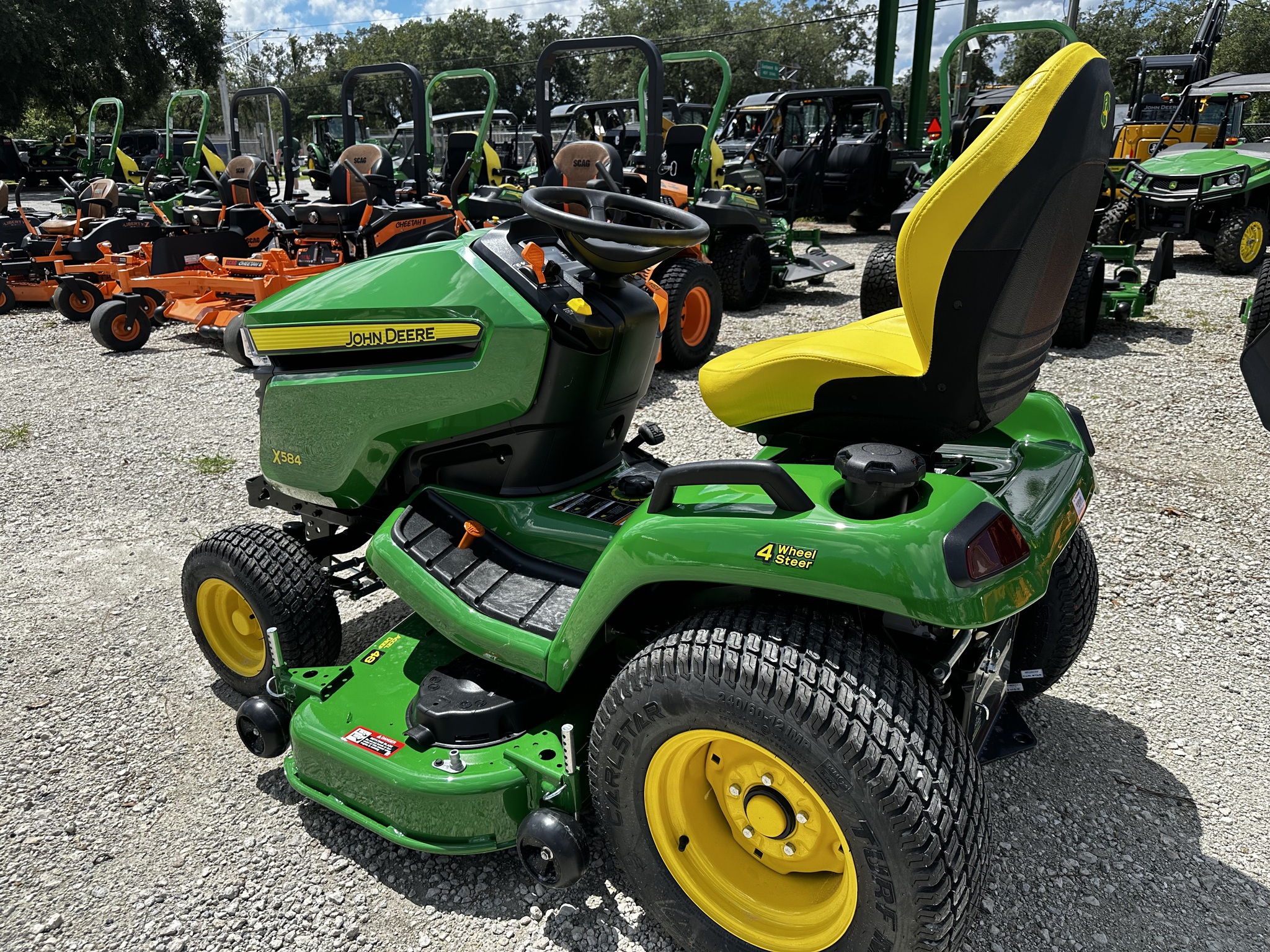 2025 John Deere X384 Image 3