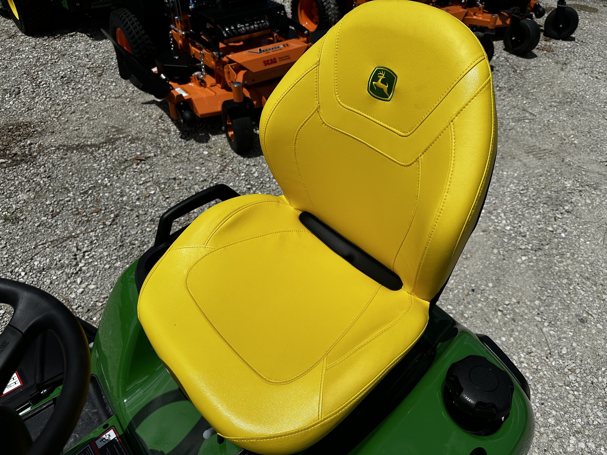 2025 John Deere X384 Image 6