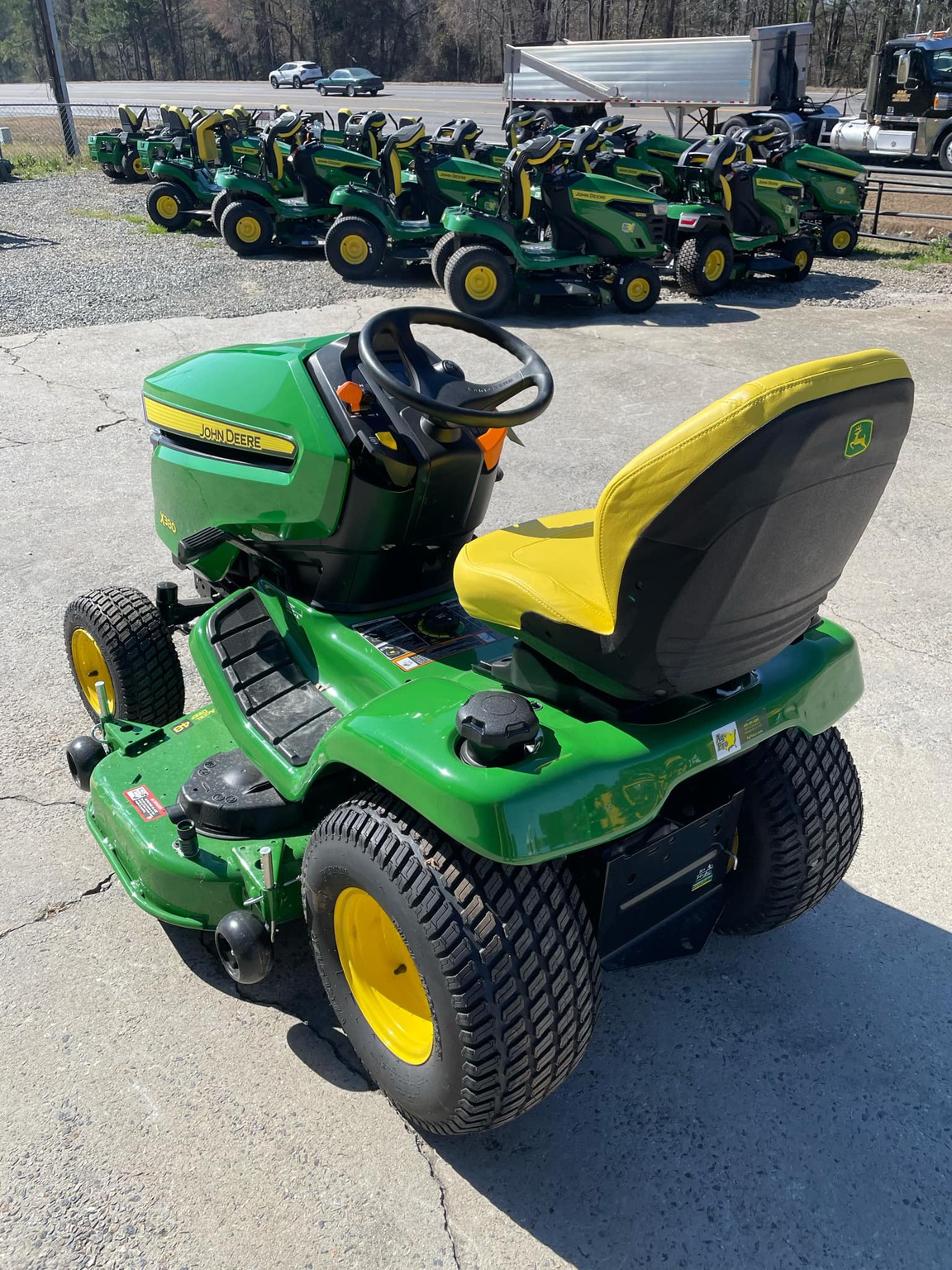 2025 John Deere X380 Image 4