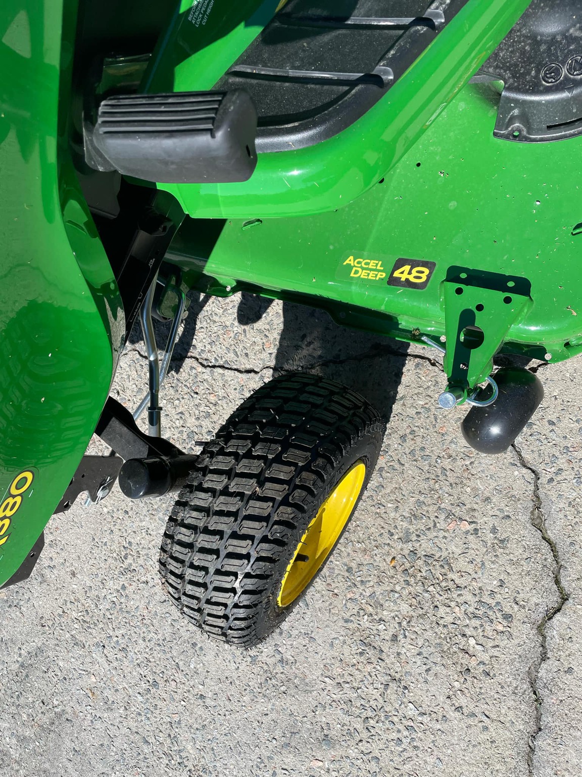 2025 John Deere X380 Image 3