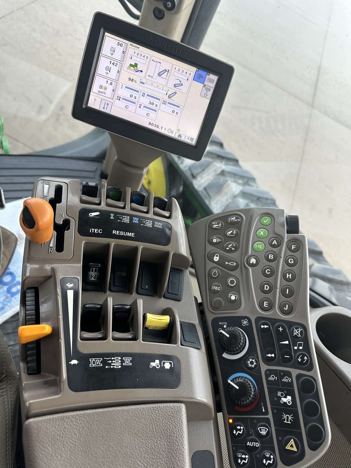 2010 John Deere 8320RT Image 10