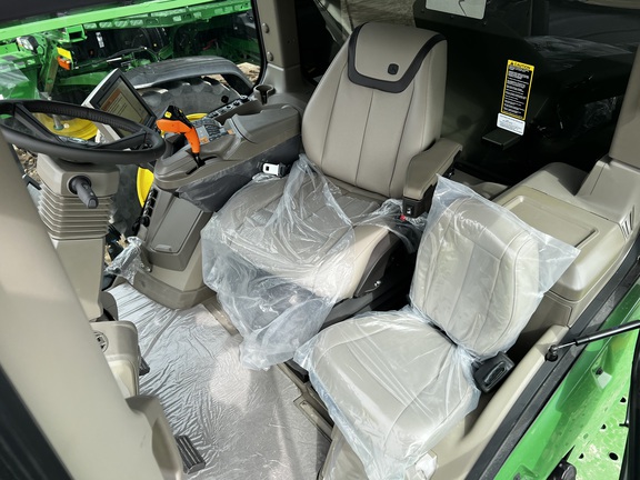 2024 John Deere 800R - Photo36