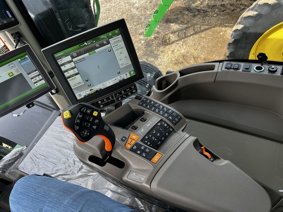 2024 John Deere 800R - Photo41