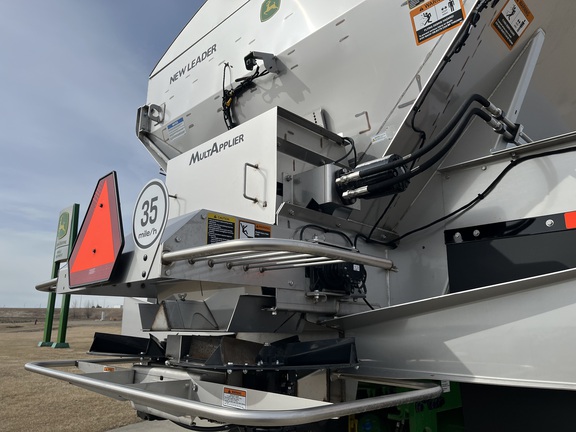 2024 John Deere 800R - Photo23