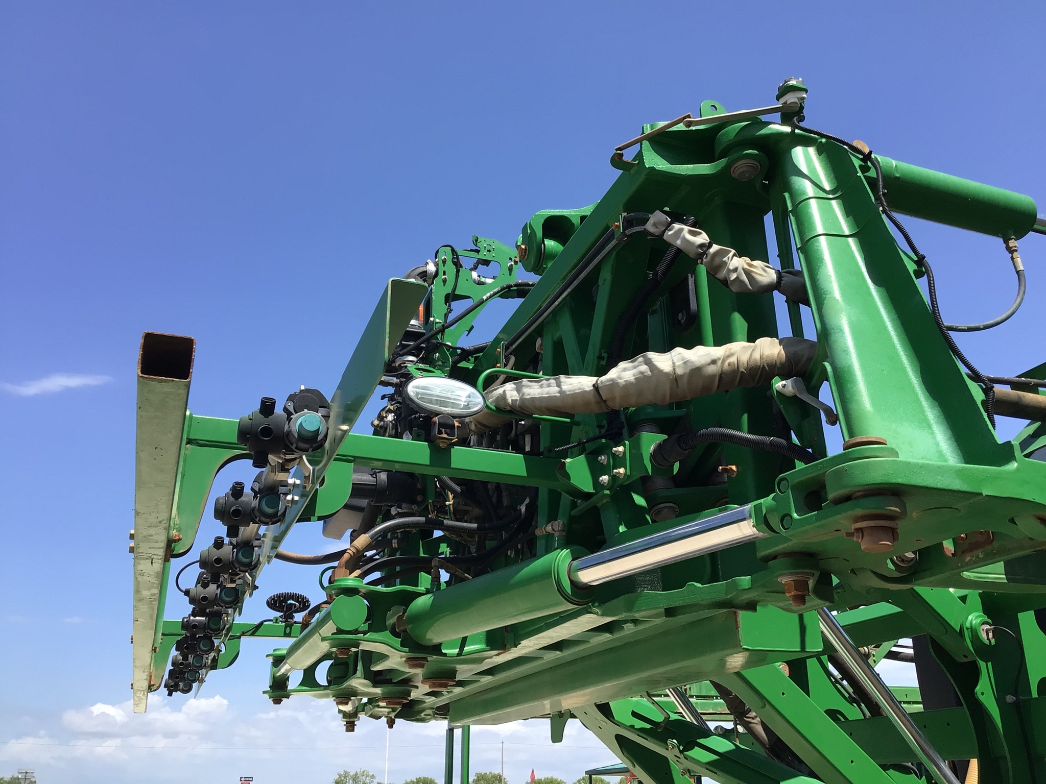 2018 John Deere R4038 Image 15