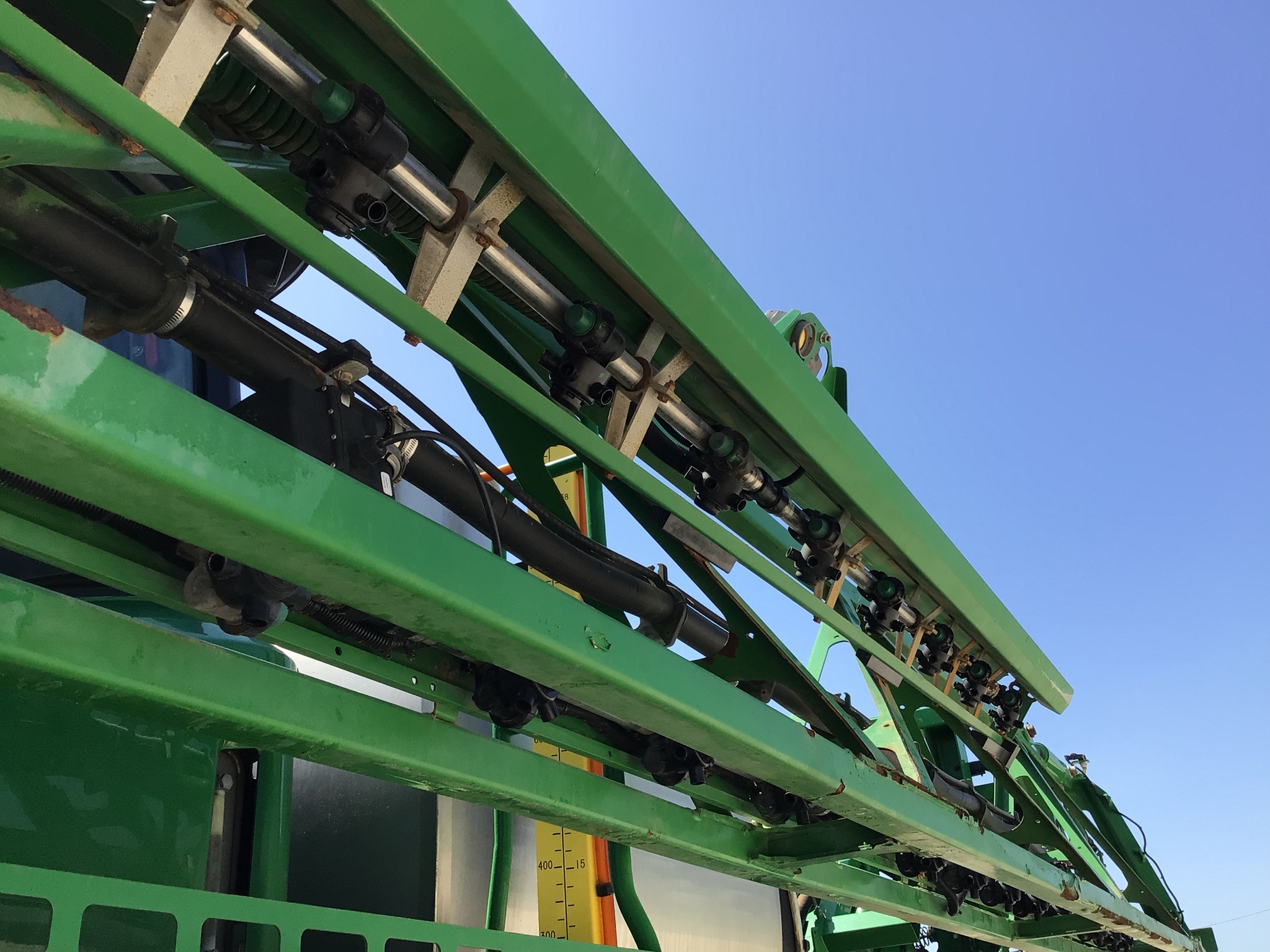 2018 John Deere R4038 Image 18